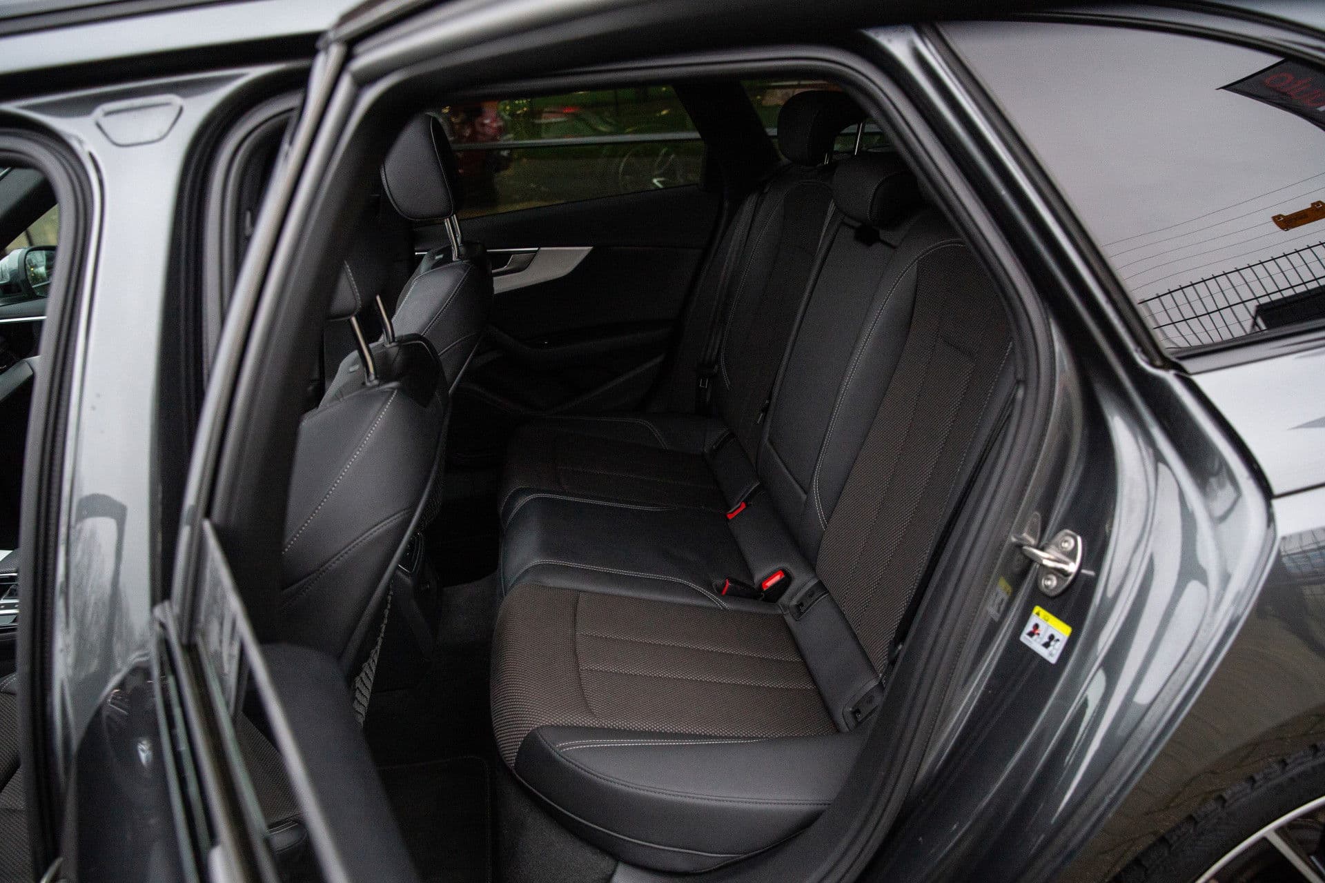 Audi A4 Avant 35 TFSI S edition , Panoramadak, Adap. cruise, Black Edition thumbnail 10