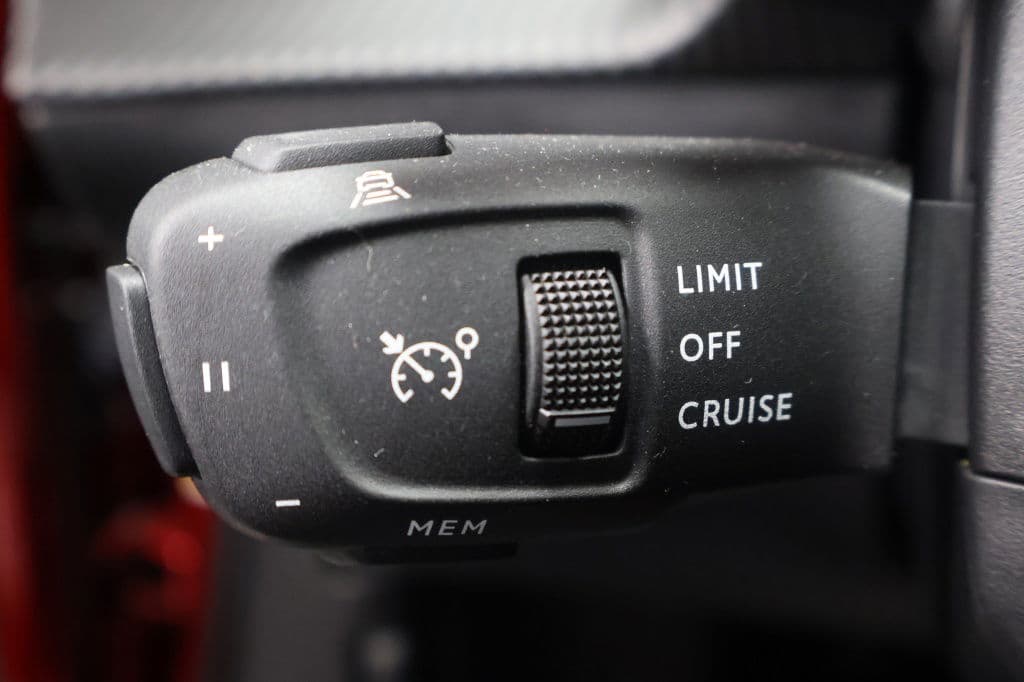 Peugeot 2008 1.2 Hybride 145 Allure | 360 Camera | Luxe thumbnail 14