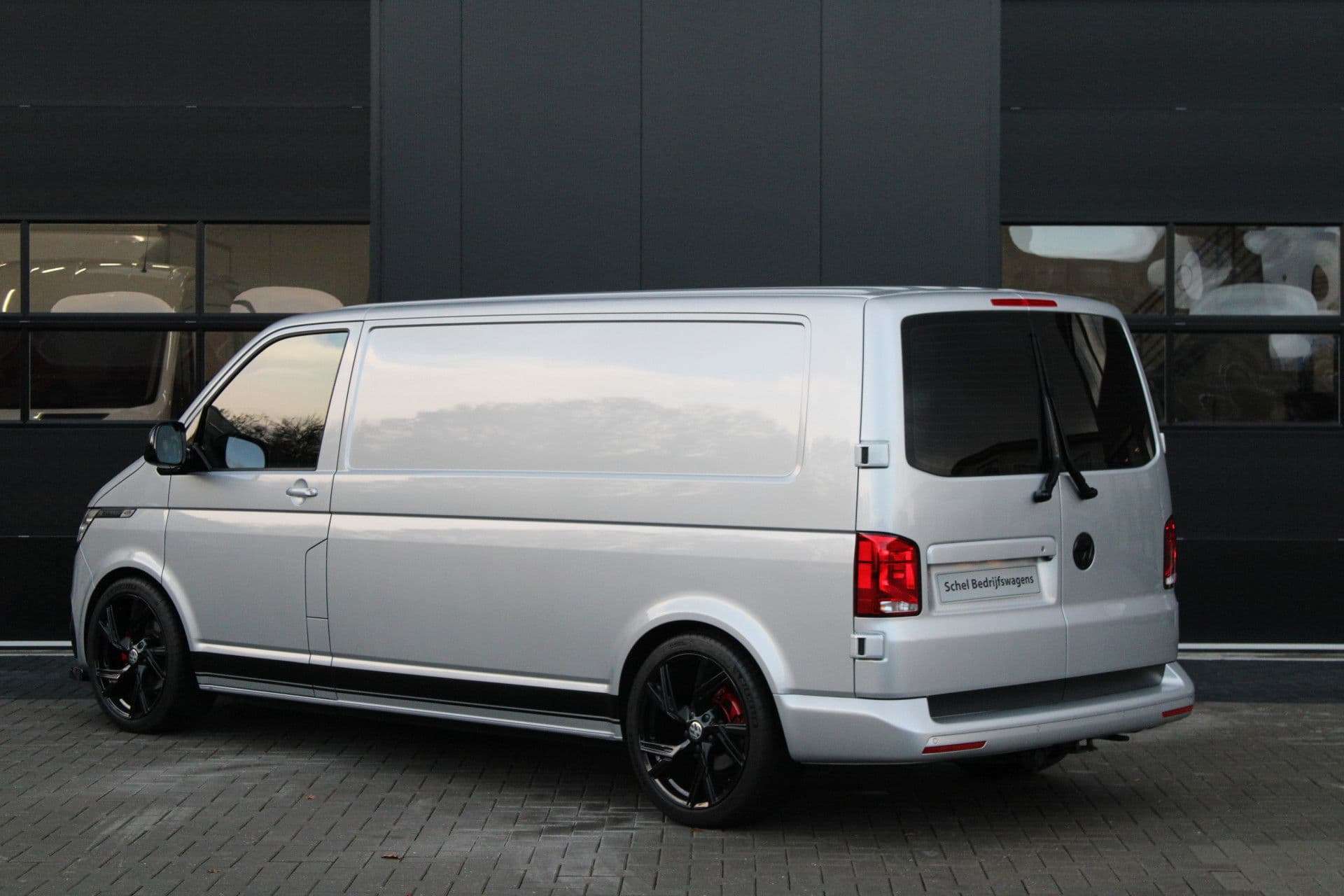 Volkswagen Transporter 2.0 TDI L2H1 28 Bulli 150pk - 20 Inch - Camera - Trekhaak - Leder - ACC - LED - Rijklaar thumbnail 9