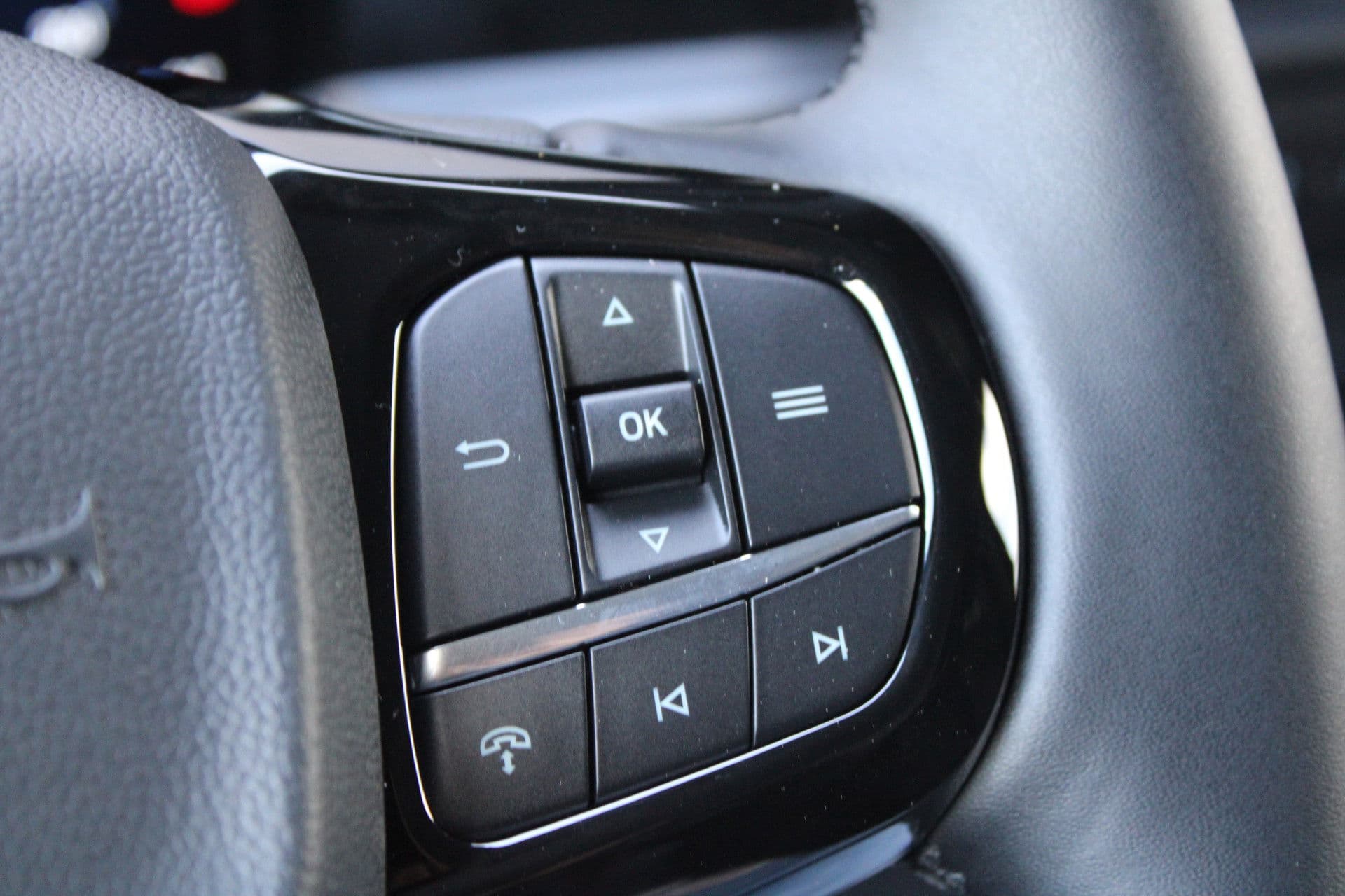 Ford Transit Custom 320 2.0 TDCI L2H1 Limited 150pk - Adaptive Cruise - Verwarmd stuur - Blind spot - Navigatie - Camera - Draadloos laden - Rijklaar thumbnail 27