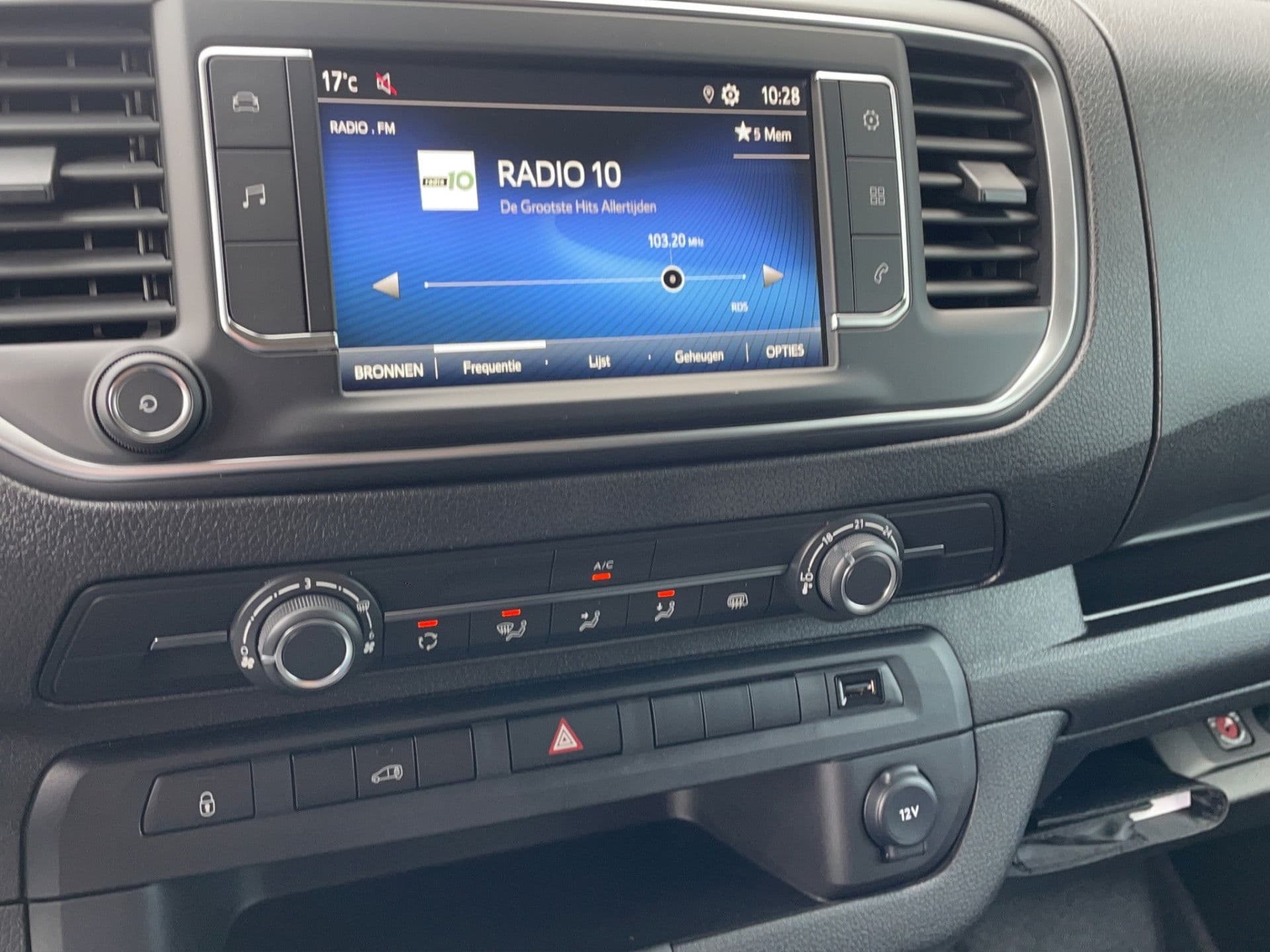 Toyota ProAce Worker 2.0 D-4D Live Long | L3 | AC | Cruise | Apple Carplay thumbnail 11