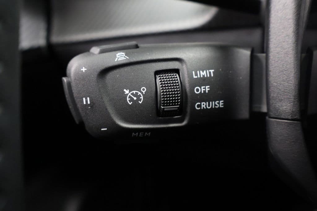 Peugeot 2008 1.2 Hybride 145 Allure | 360 Camera | Luxe thumbnail 23