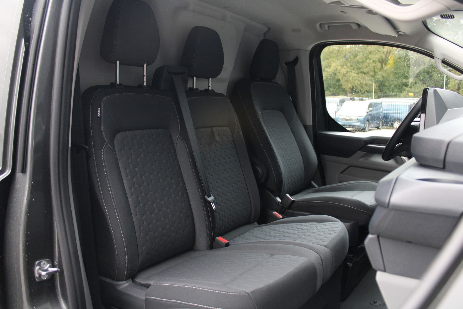 Ford E-Transit Custom 340 L2H1 Limited 65 kWh 218pk - 2x Schuif - LED - 360 Camera - B&O - ACC - Navi - Stoel/Stuurverwarming - Rijklaar thumbnail 46