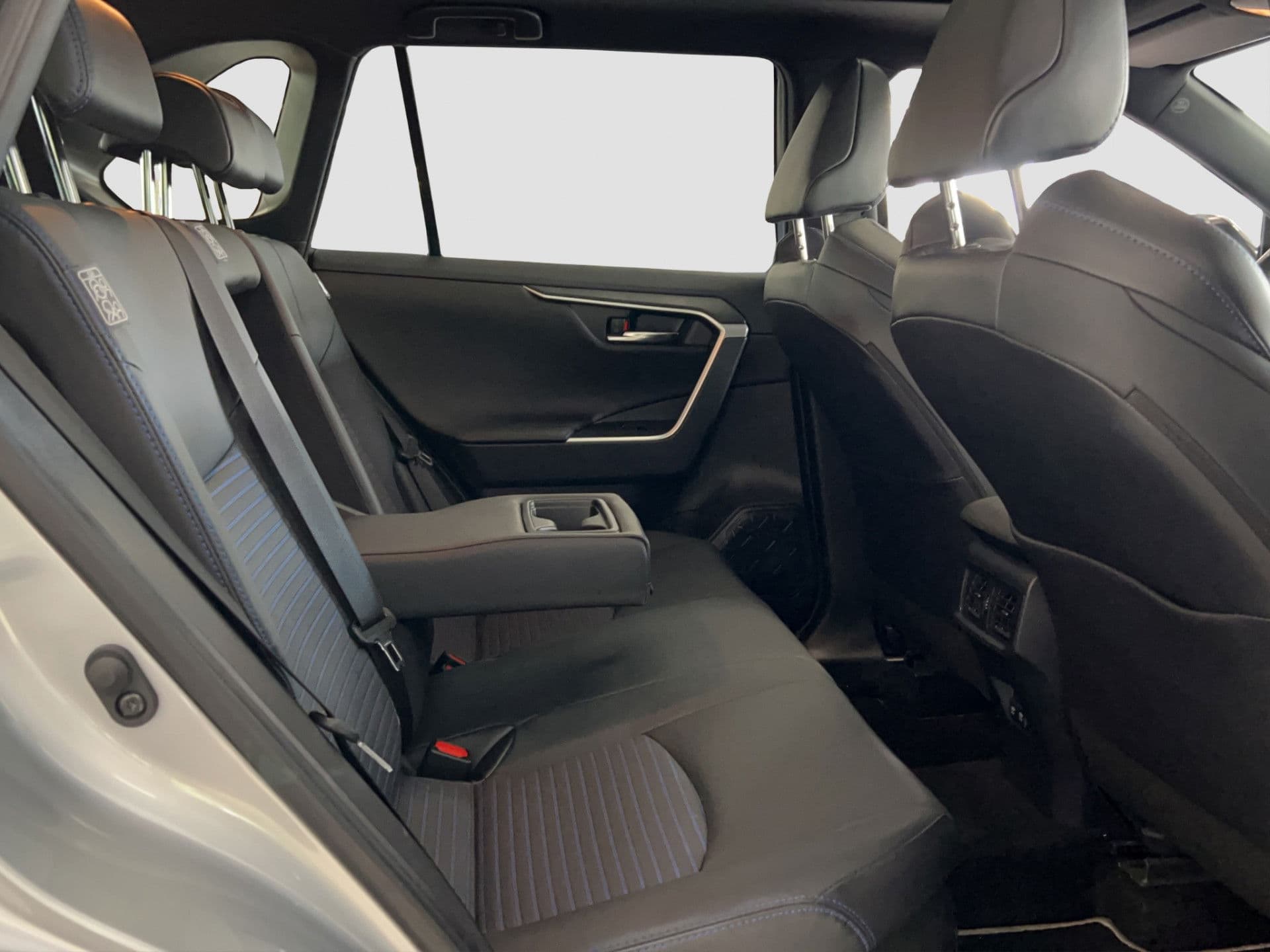 Toyota RAV4 2.5 Hybrid Bi-Tone | Pano | RCTA | H. Leder | CarPlay! thumbnail 21