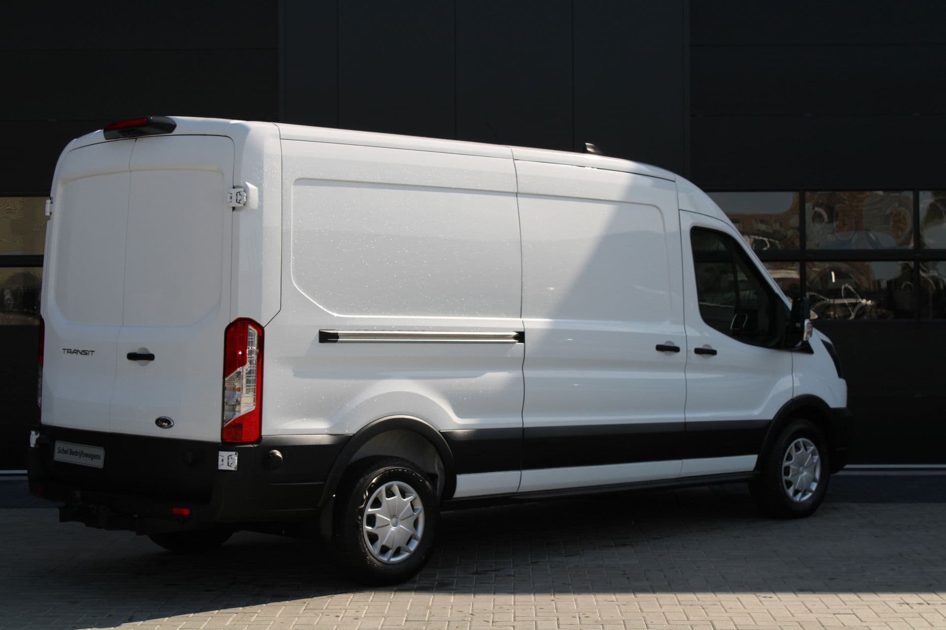 Ford Transit 350 2.0 TDCI L3H2 Trend 130pk Trend - Navigatie - Blind Spot - Adaptive cruise - Camera - 270gr deuren - Trekhaak - Rijklaar thumbnail 3