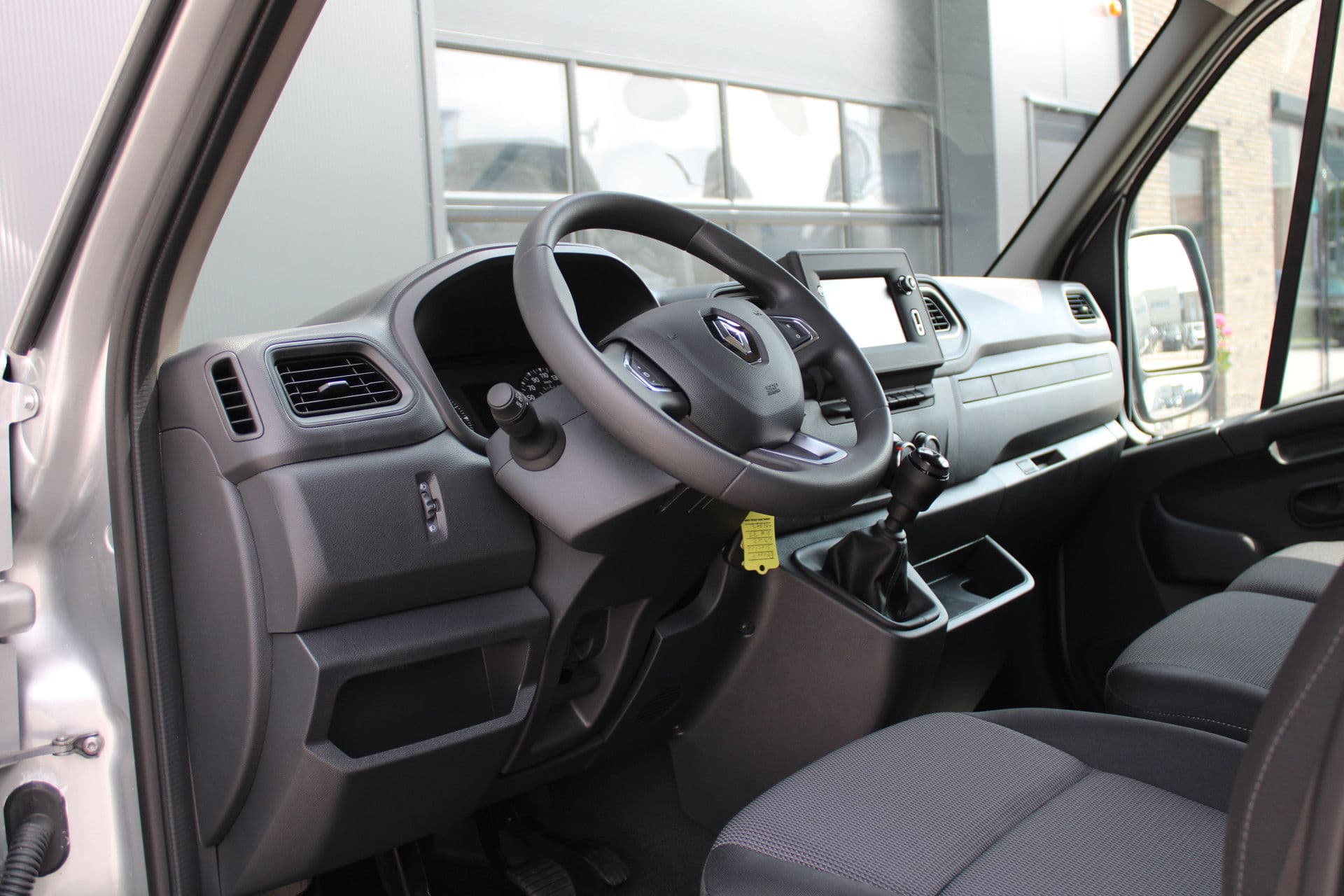 Renault Master T35 2.3 dCi 180pk L3H2 - Airco - Navigatie - Camera - Cruise - Parkeersensoren - 105l tank - Rijklaar thumbnail 2