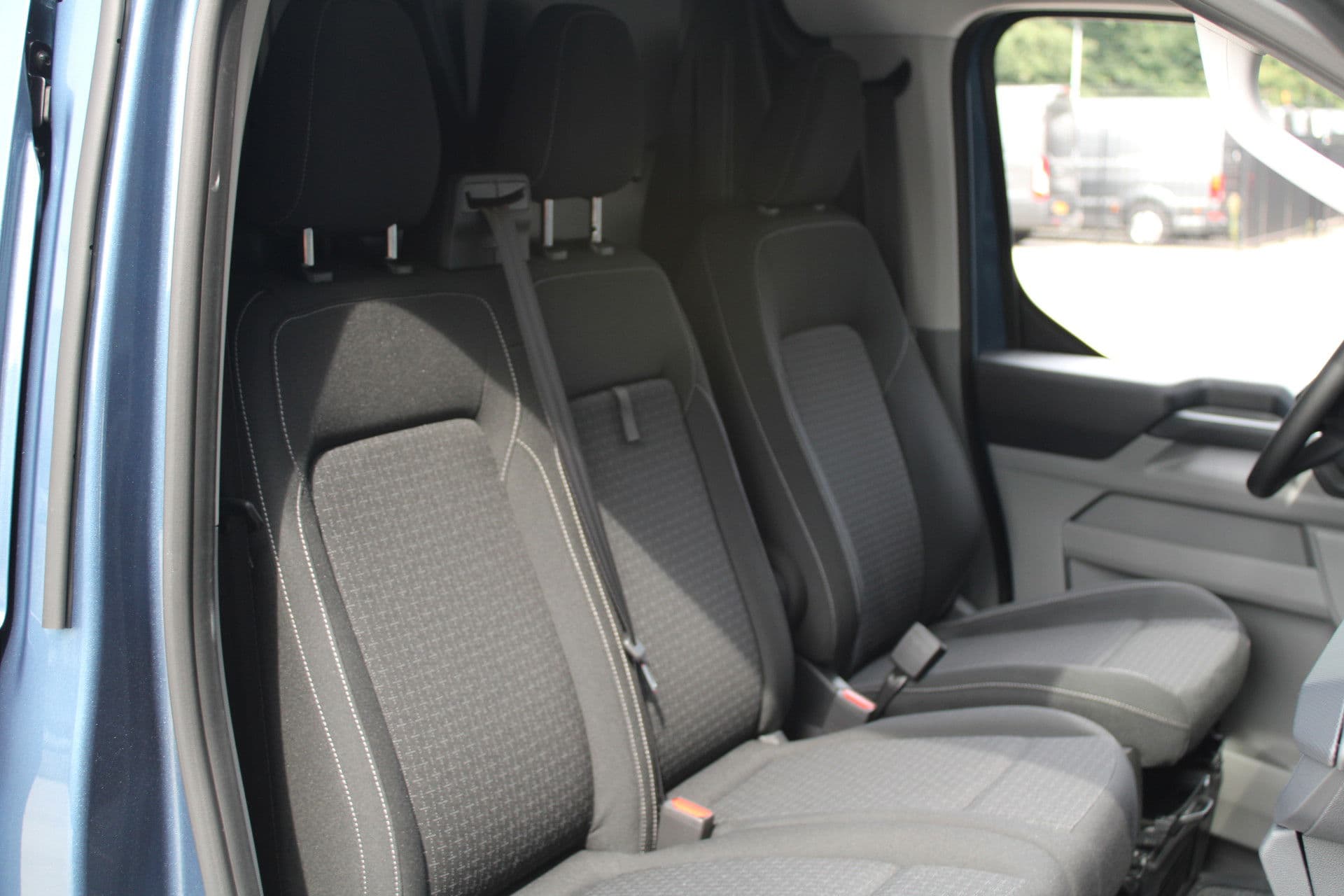 Ford Transit Custom 320 2.5 PHEV L2H1 Trend 232pk - 5 jaar GARANTIE - 2x Schuifdeur - Adaptive Cruise - Blind Spot - Navigatie - Camera - Verwarmd Stuur - Rijklaar thumbnail 40