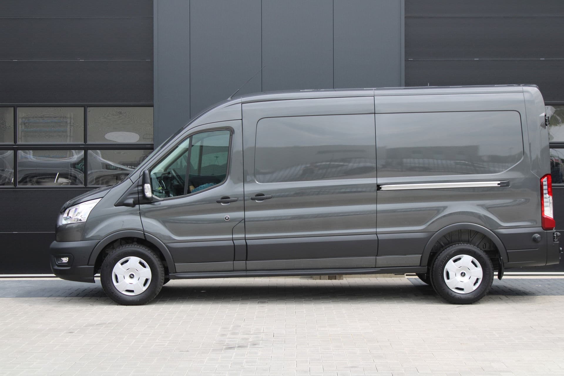 Ford Transit 350 2.0 TDCI L3H2 Trend 165pk - Facelift - 2x Schuifdeur - 360 Camera - Trekhaak - ACC - Stoel & Stoelverwarming - Blind Spot - Navi - 270gr deuren - Rijklaar thumbnail 11