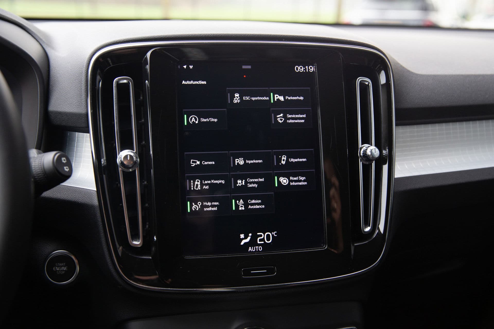 Volvo XC40 1.5 T3 Momentum , Achteruitrijcamera, Cruise control, Navigatie, thumbnail 12