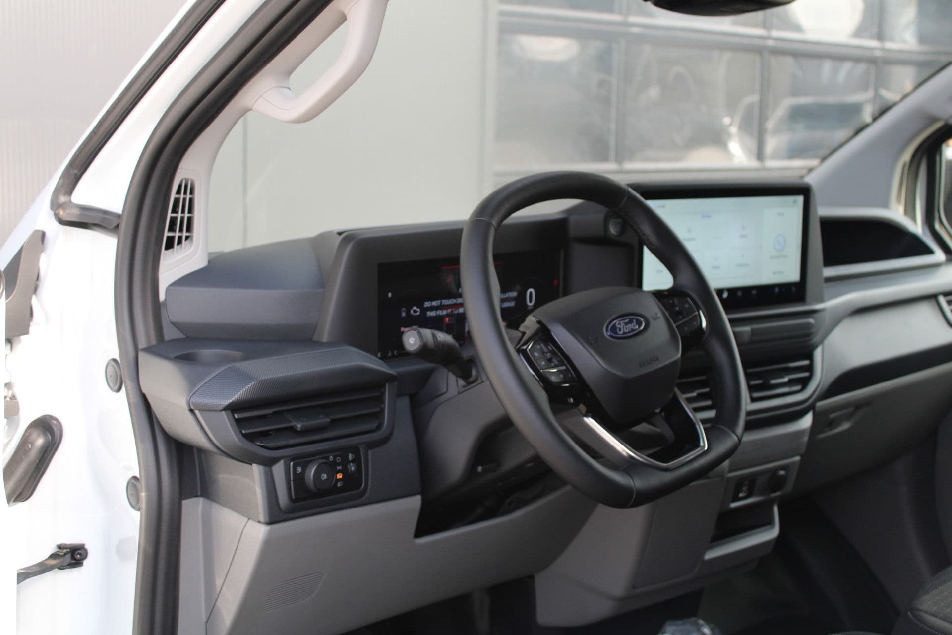 Ford Transit Custom 320 2.5 PHEV L2H1 Trend 232pk - 5 jaar GARANTIE - 2x Schuifdeur - Adaptive Cruise - Blind Spot - Navigatie - Camera - Verwarmd Stuur - Rijklaar thumbnail 14