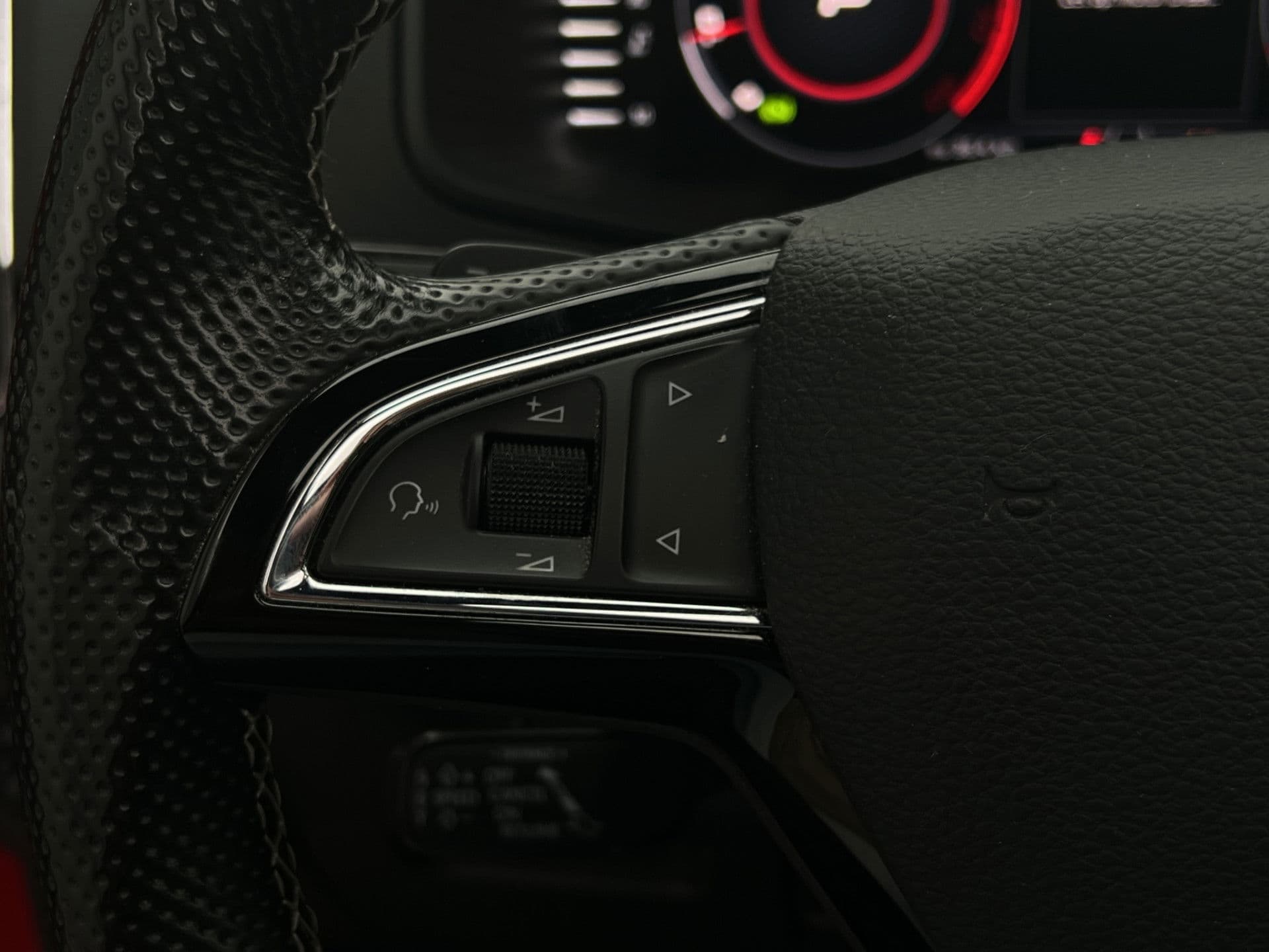 Škoda Karoq 1.5 TSI ACT Sportline Business | Pano | Adaptive | Trekhaak | Canton | Dodehoek det. | thumbnail 12