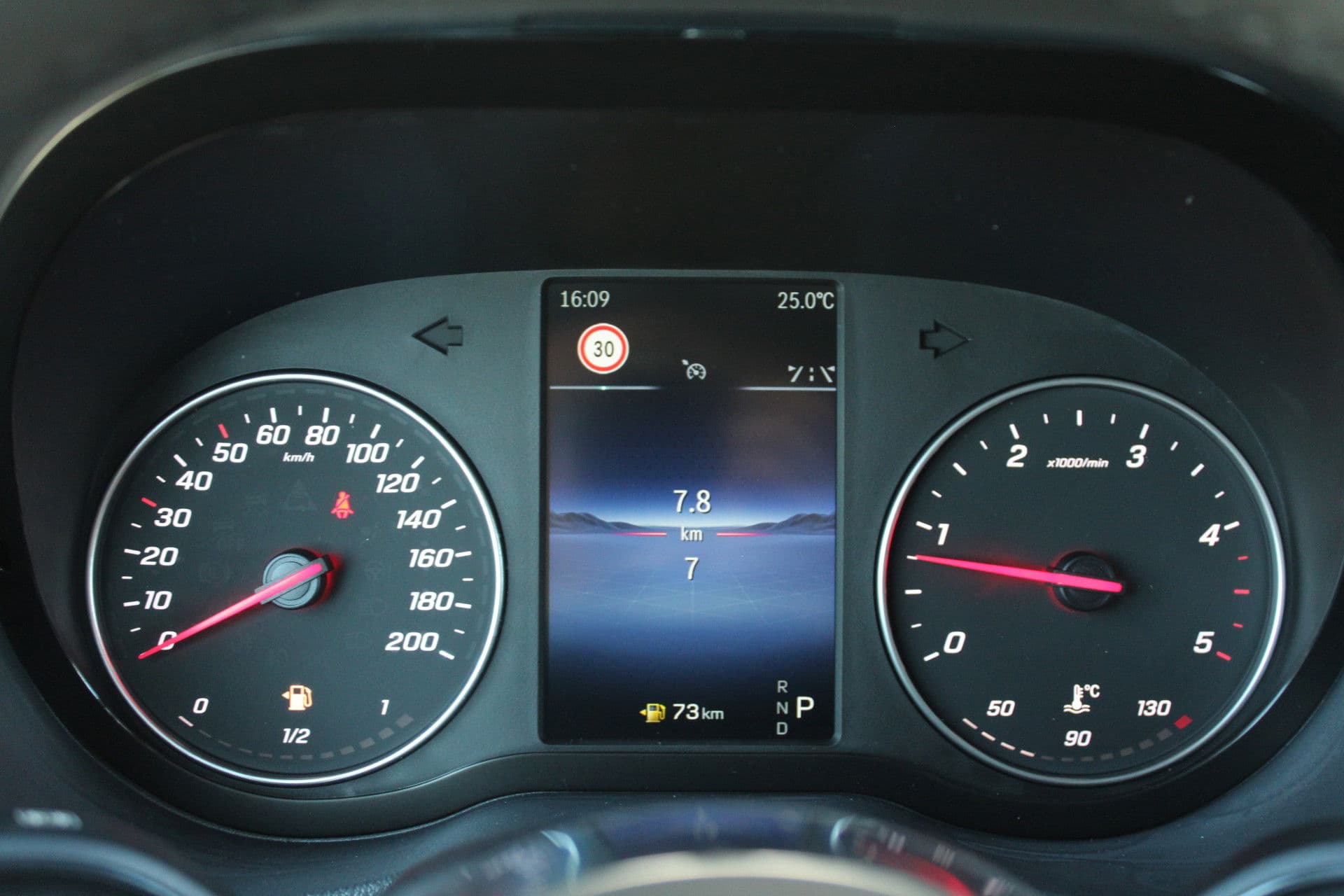 Mercedes-Benz Sprinter 317CDI L2H2 Select - LED - Mbux 10 - 3.5t Trekhaak - Geveerde Stoel - Betimmering - Camera - Carplay - Blind spot - Cruise - Rijklaar thumbnail 22