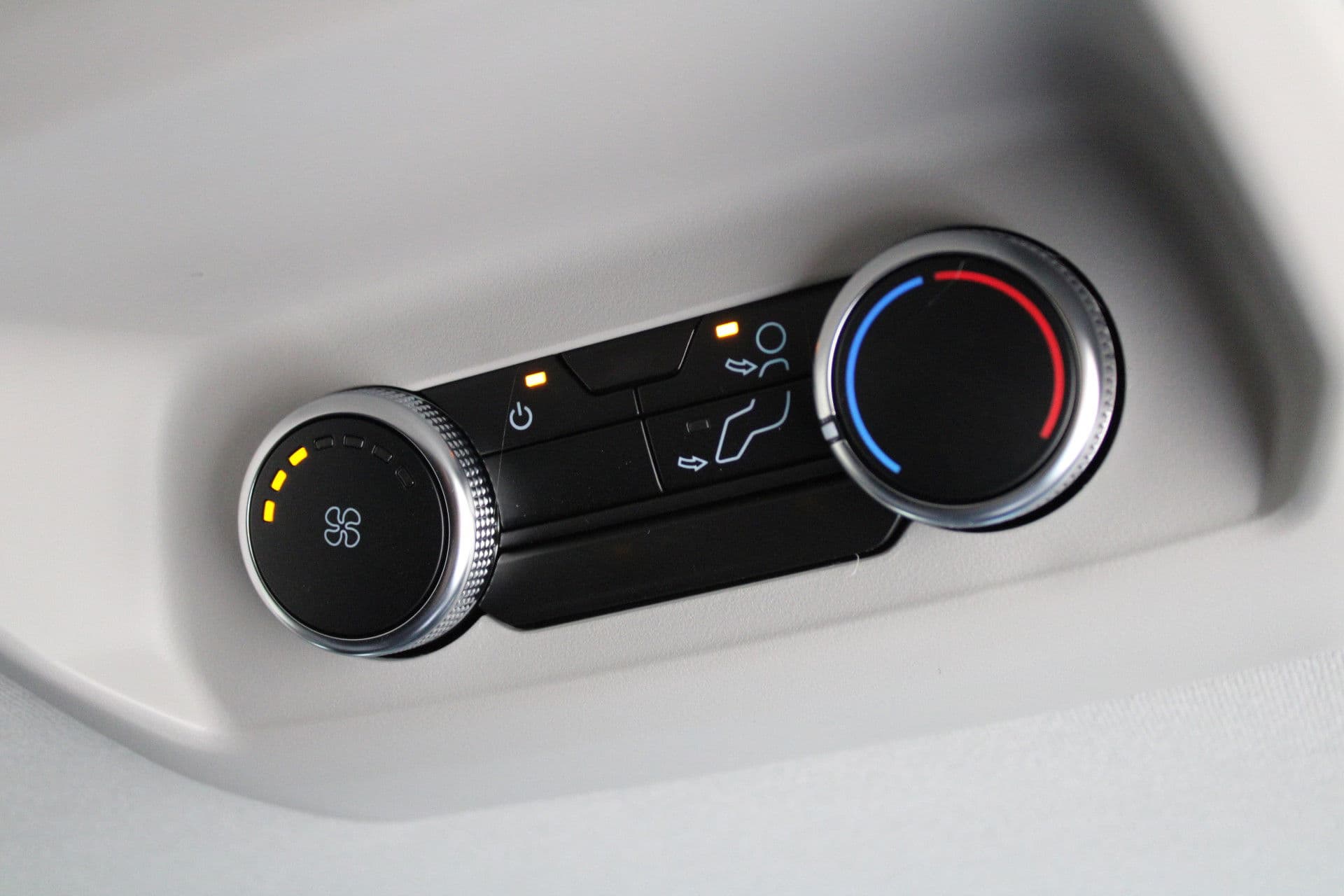 Ford Transit Custom 340 2.5 PHEV L2H1 Limited 232pk - 8 zits - Adaptive Cruise - Blind spot - Navi - Stuurverwarming - Airco achterin - Incl BPM - Rijklaar thumbnail 43