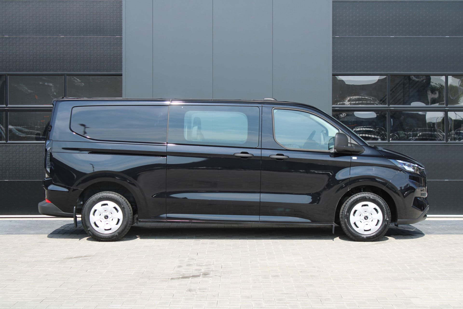 Ford Transit Custom 320 2.0 TDCI L2H1 Trend DC 136pk - Carplay - Android - Camera - Trekhaak - LED koplampen - Stoelverwarming - Draadloos laden - Rijklaar thumbnail 22