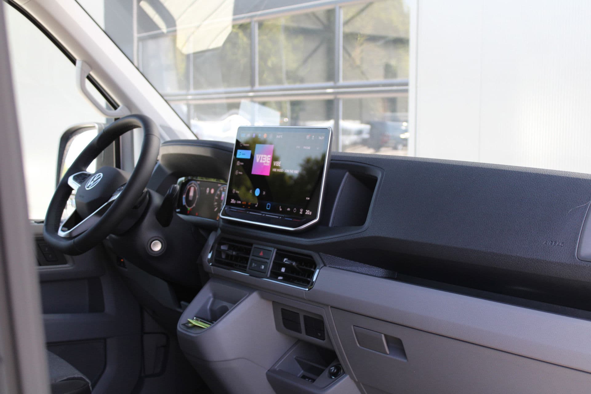 Volkswagen Crafter 35 2.0 TDI L3H2 177pk - Facelift - Navigatie - LED - Geveerde stoel - Virtual cockpit - Camera - Verwarmd stuur - Stoelverwarming - Rijklaar thumbnail 35