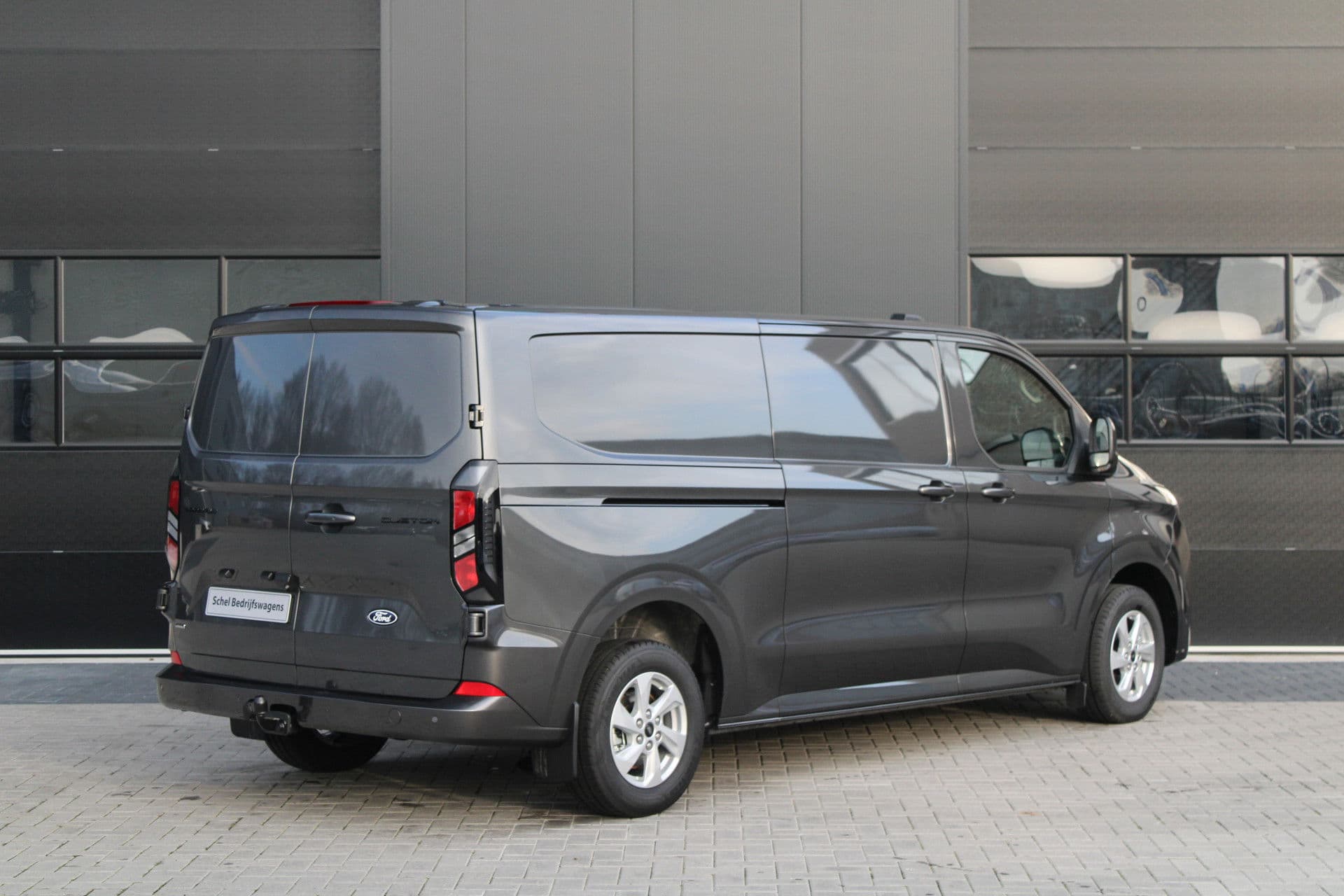 Ford Transit Custom 320 2.5 PHEV L2H1 Limited 232pk - 2x Schuifdeur - Trekhaak - Stoel/Stuurverwarming - ACC - Blindspot - Keyless - Rijklaar thumbnail 6