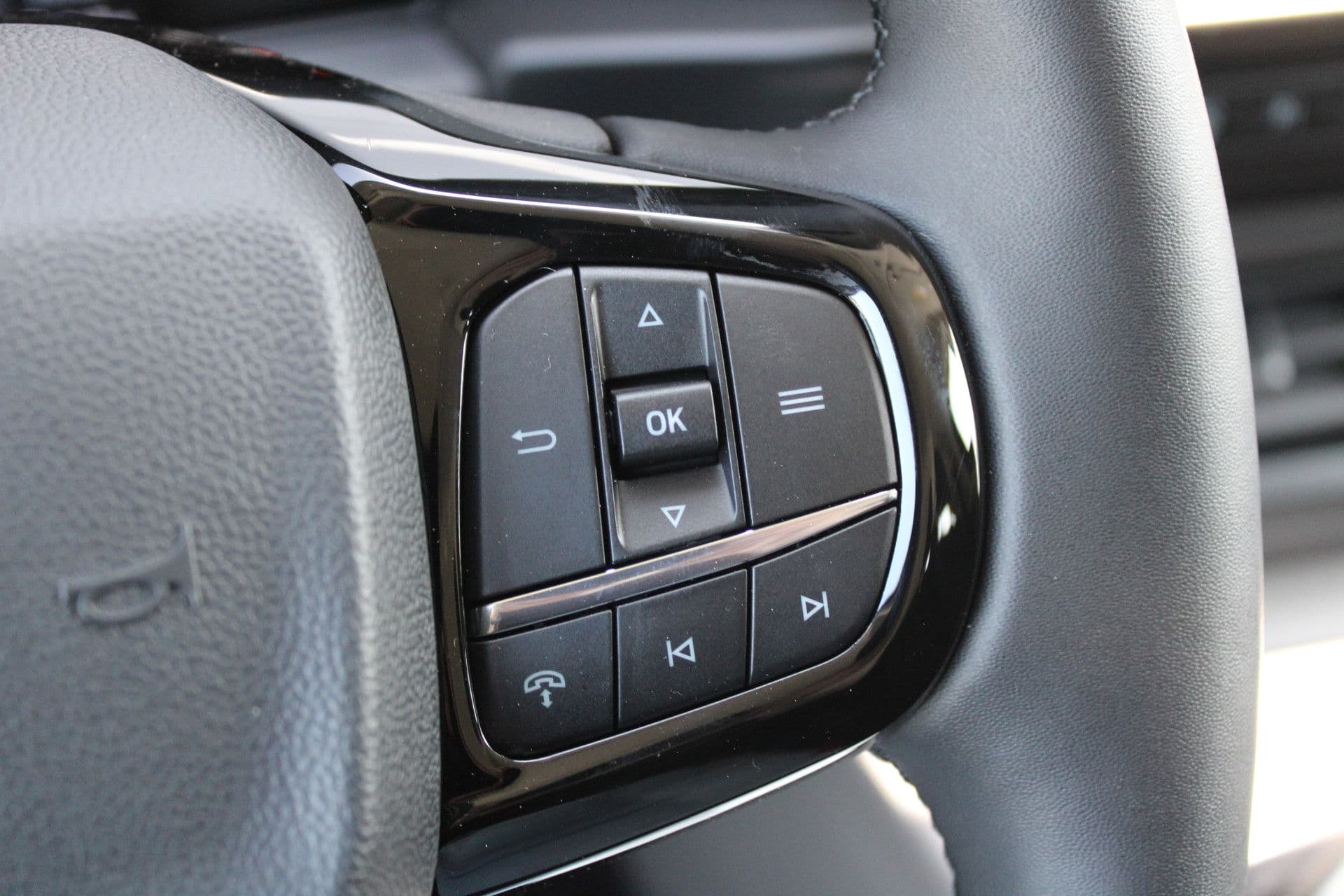 Ford Transit Custom 320 2.0 TDCI L2H1 Trend DC 136pk - Carplay - Android - Camera - Trekhaak - LED koplampen - Stoelverwarming - Draadloos laden - Rijklaar thumbnail 25