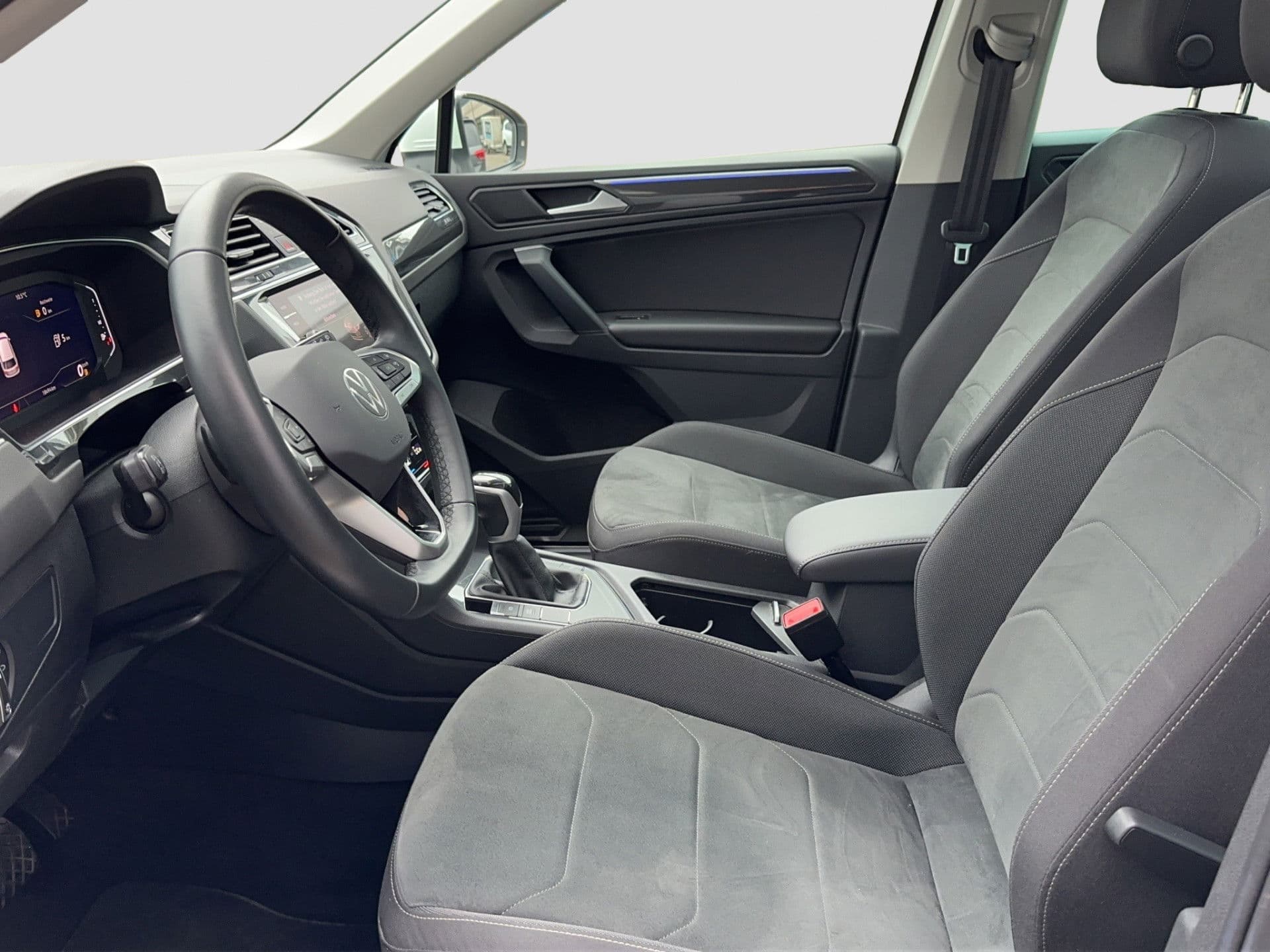 Volkswagen Tiguan 1.4 TSI PHEV Business+ | Panodak | navi | virtual | camera! thumbnail 12