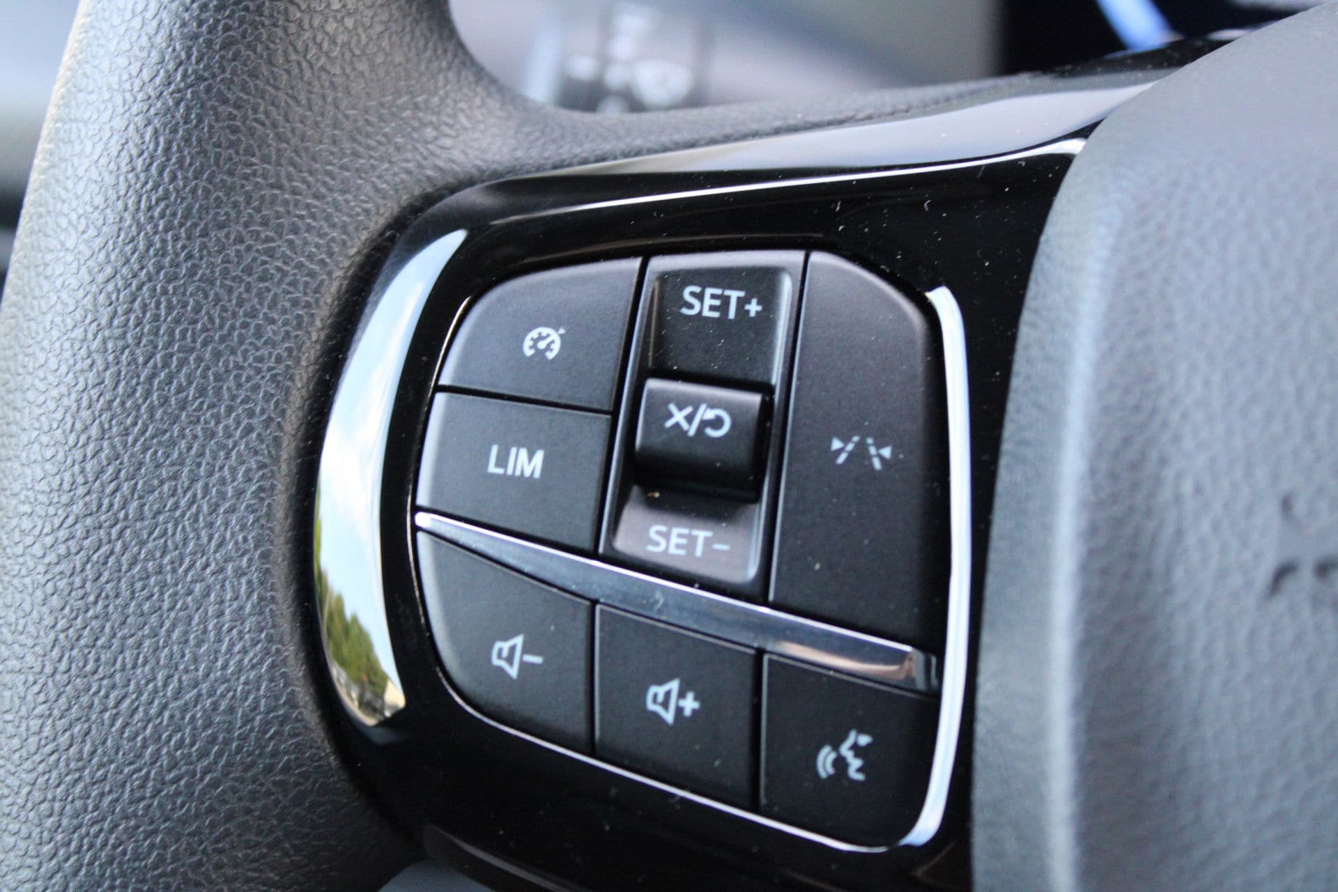 Ford Transit Custom 320 2.0 TDCI L2H1 Trend 136pk - 2x Schuifdeur - Carplay - Android - Camera - Trekhaak - Stoelverwarming -70l tank - Rijklaar thumbnail 24