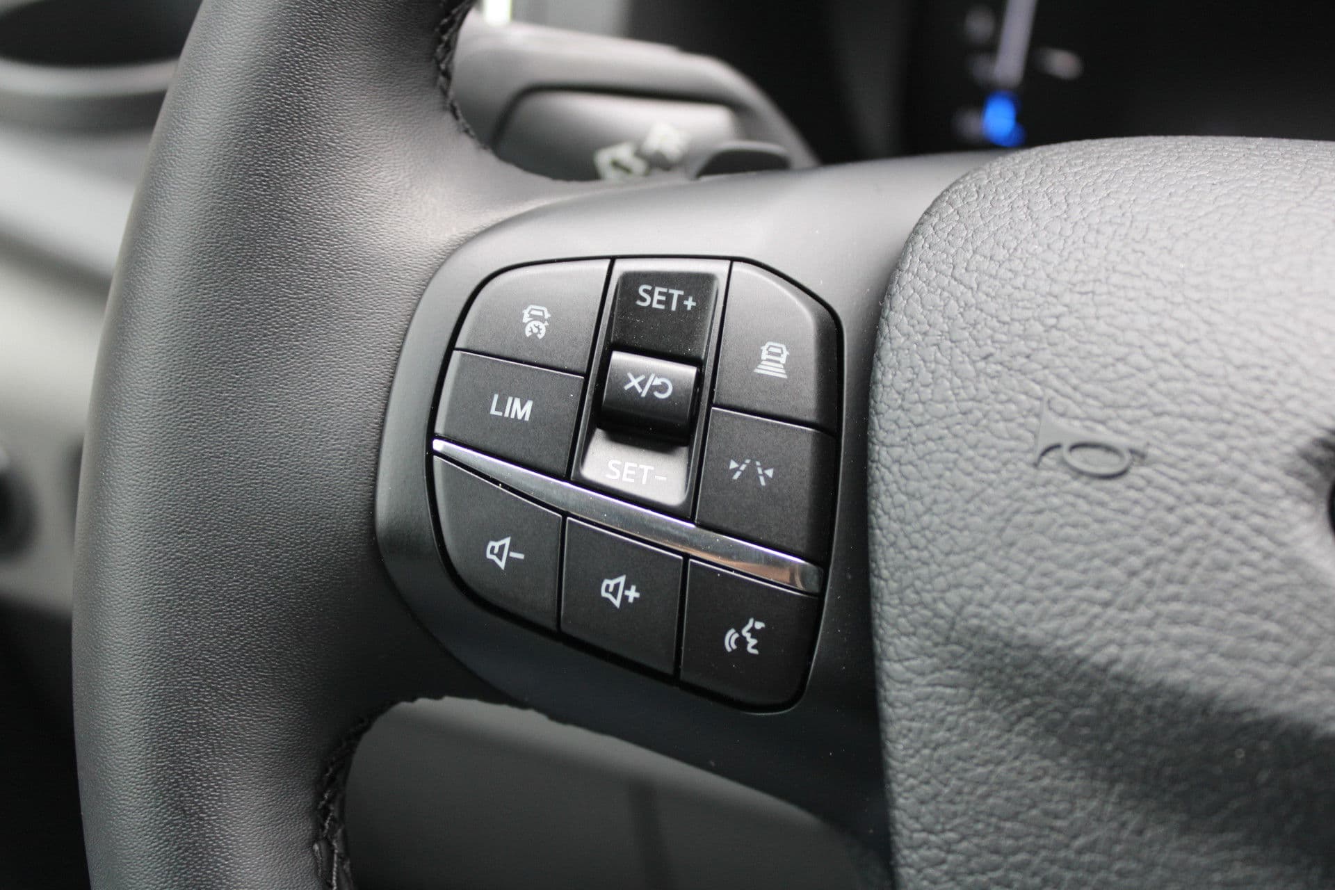 Ford Transit 350 2.0 TDCI L3H2 Limited 165pk - LUCHTVERING - ACC - Blind Spot - 360 camera - Navigatie - Stoel-Stuurverwarming - Trekhaak - Rijklaar thumbnail 11