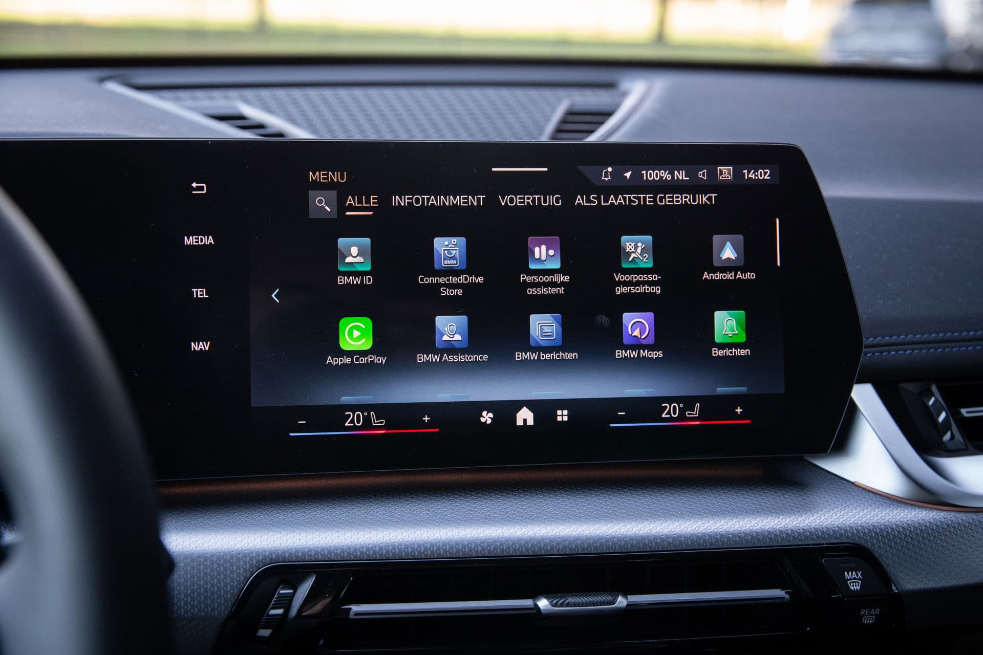 BMW X1 sDrive18i M-sport , Draadloze lader, Keyless entry, Achteruitrijcamera, thumbnail 13