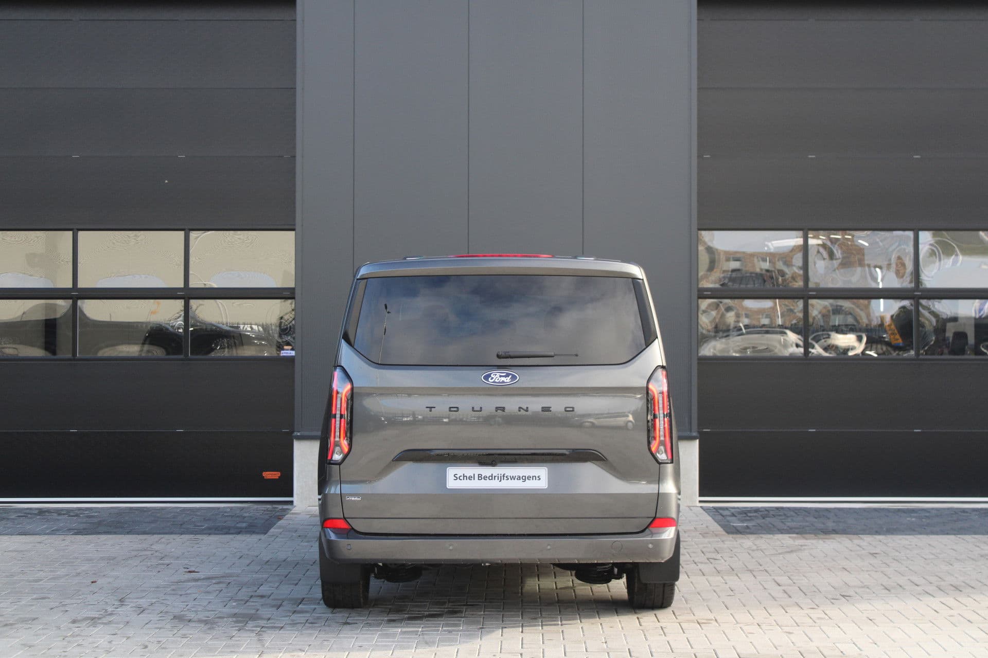 Ford Tourneo Custom 340 2.5 PHEV L2H1 Titanium X 232pk - ACC - Pano - B&O - Elek. schuifdeuren - 360 camera - Elek-Trekhaak - Prijs excl. BTW - Rijklaar thumbnail 9