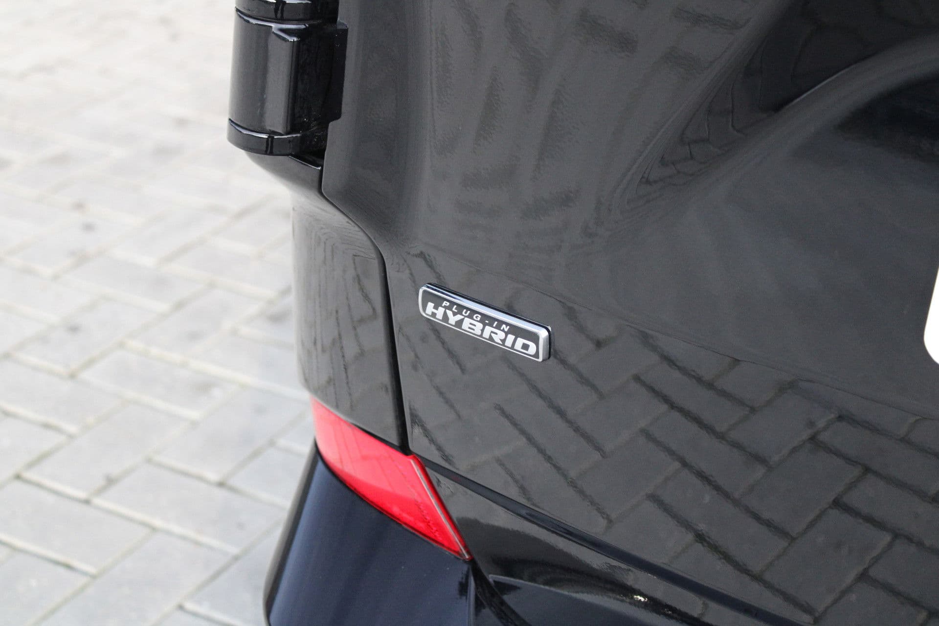 Ford Transit Custom 320 2.5 PHEV L2H1 Limited 232pk - 2x Schuifdeur - Trekhaak - Stoel/Stuurverwarming - Blindspot - Keyless - Rijklaar thumbnail 41