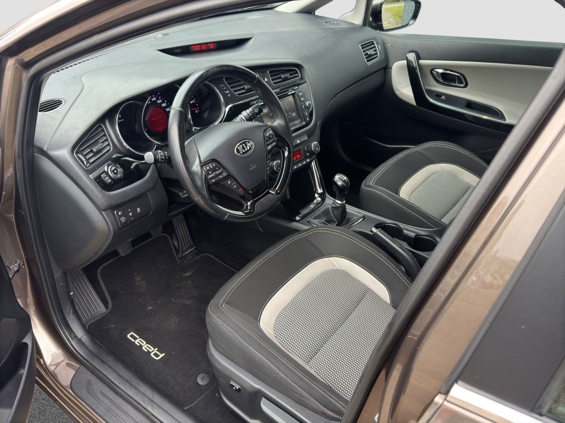 Kia Cee'd Sportswagon 1.6 GDI Plus Pack | Navi | Trekhaak | APK 2-27 | NAP thumbnail 4