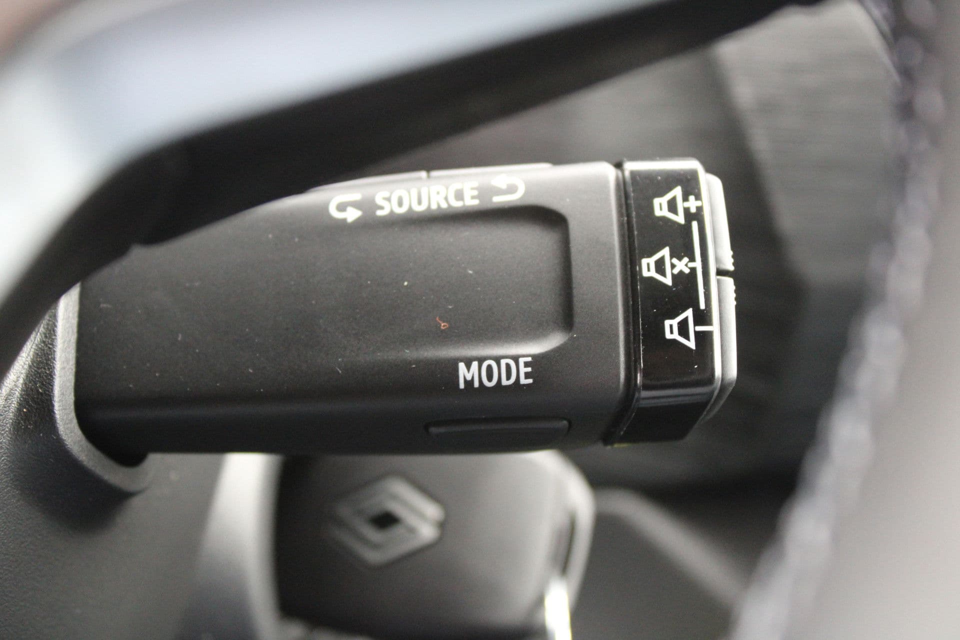 Renault Trafic 2.0 Blue dCi 150pk T30 L2H1 Advance - Achteruitrijcamera - Carplay - Android - Allseason - Trekhaak - Rijklaar thumbnail 16