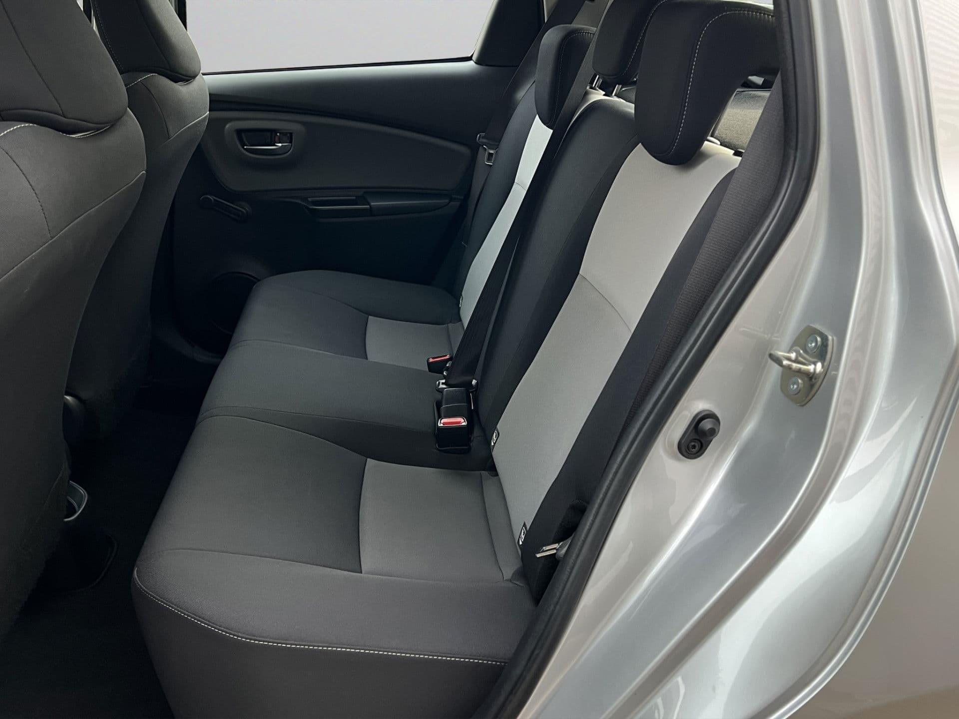 Toyota Yaris 1.5 VVT-i Active | Navi | Camera | Sport | thumbnail 24