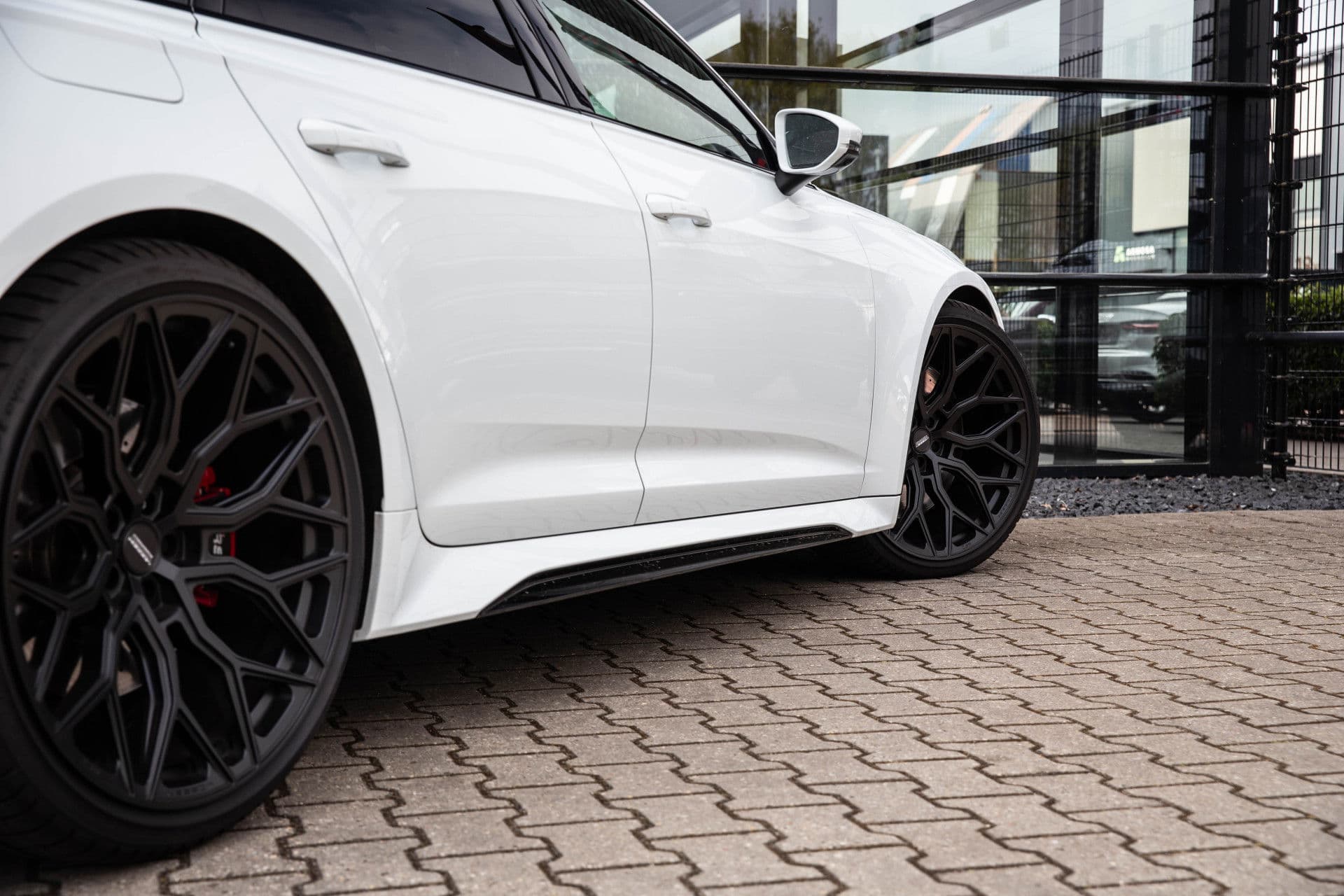 Audi RS6 Avant 4.0 TFSI Quattro , B&O Advanced, Nachtzicht, 4-wielsturing, Head-up display, Trekhaak, Laser thumbnail 4