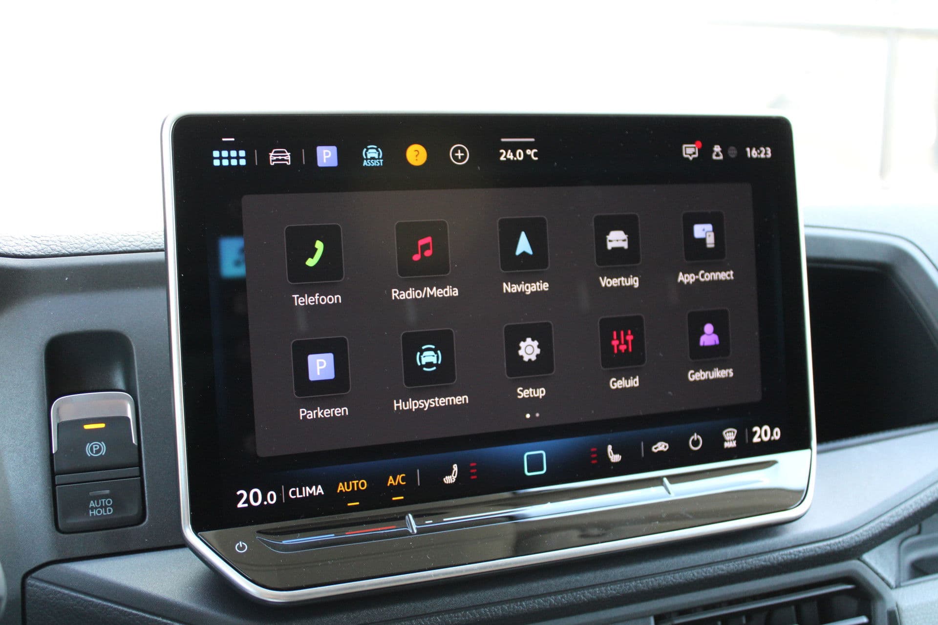 Volkswagen Crafter 35 2.0 TDI L3H2 177pk - Facelift - Navigatie - LED - Geveerde stoel - Virtual cockpit - Camera - Verwarmd stuur - Stoelverwarming - Rijklaar thumbnail 15