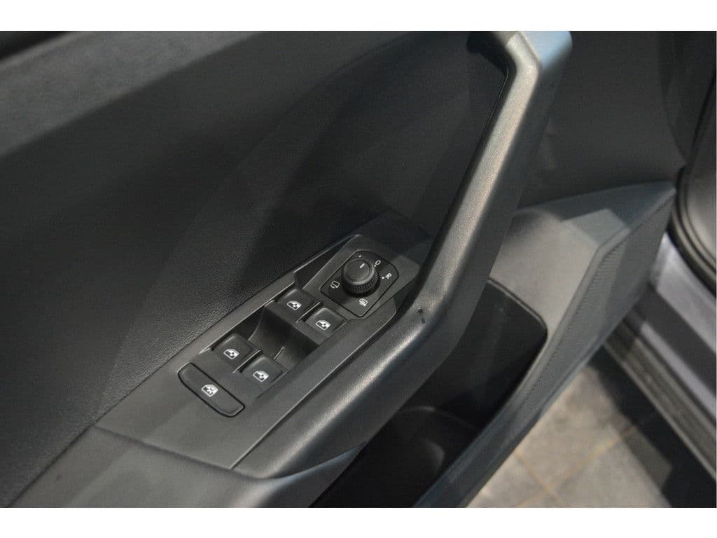 Volkswagen T-Cross 1.5 TSI LIFE carplay cruise camera led pdc 17 inch 150 pk !! thumbnail 12