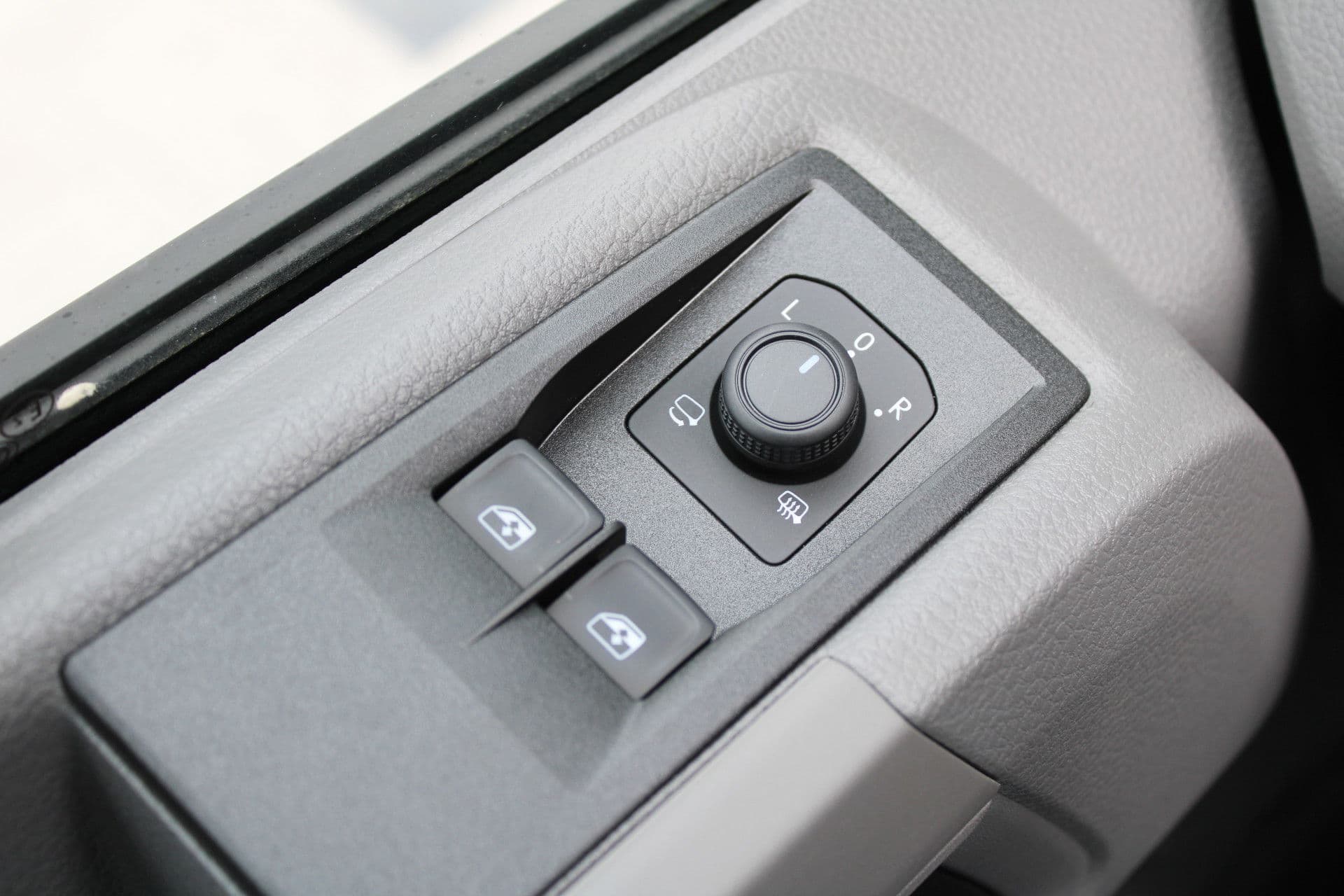 Volkswagen Crafter 30 2.0 TDI L3H3 140pk - Navigatie - DAB - Geveerde Stoel - Camera - Carplay - Rijklaar thumbnail 23