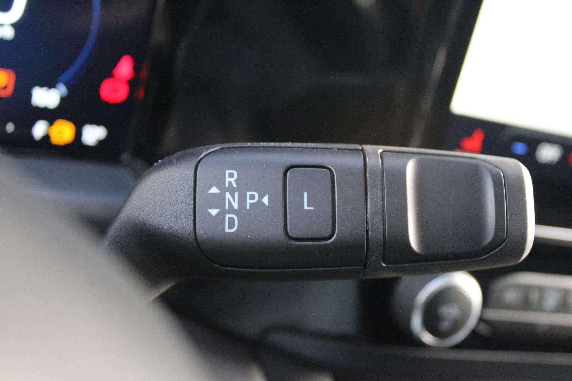 Ford Tourneo Custom 340 2.5 PHEV L2H1 Titanium X 232pk - ACC - Pano - B&O - Elek. schuifdeuren - 360 camera - Elek-Trekhaak - Prijs excl. BTW - Rijklaar thumbnail 24