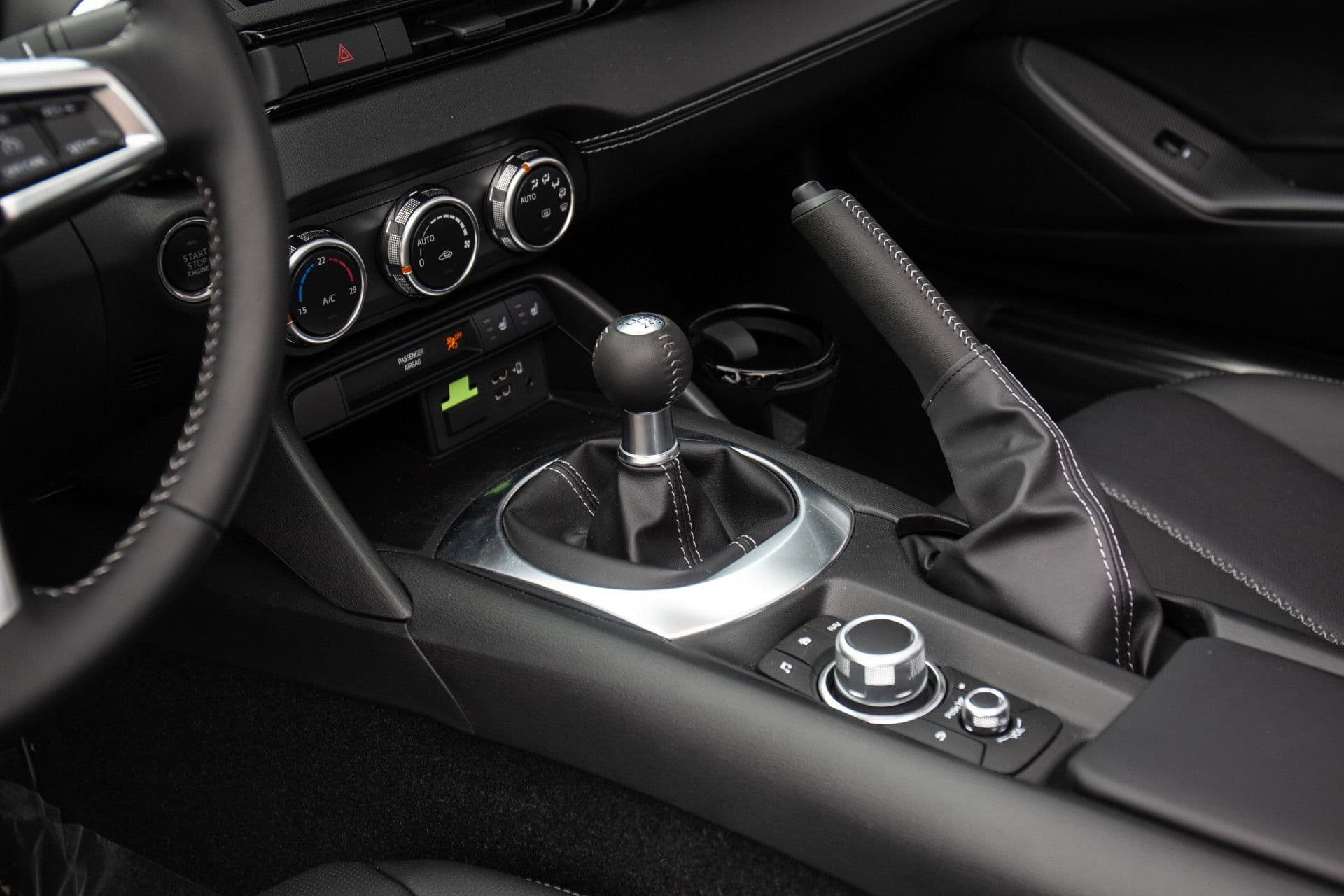 Mazda MX-5 2.0 SkyActiv-G 184 Exclusive Line , Carplay, Achteruitrijcamera, Stoelverwarming, Keyless thumbnail 10