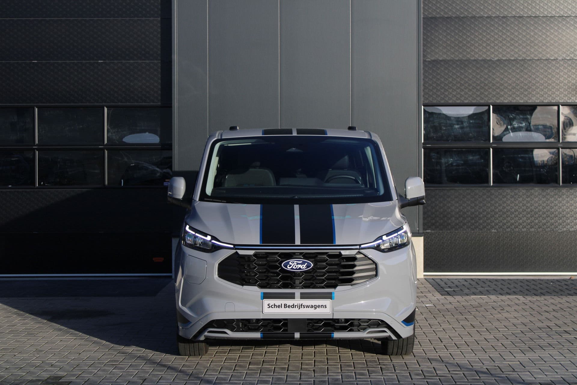 Ford Transit Custom 320 2.5 PHEV L1H1 Sport DC 232pk - 2x Schuif - 360 Camera - ACC - Keyless - Stoel/Stuurverwarming - Blindspot - Incl BPM - Rijklaar thumbnail 2