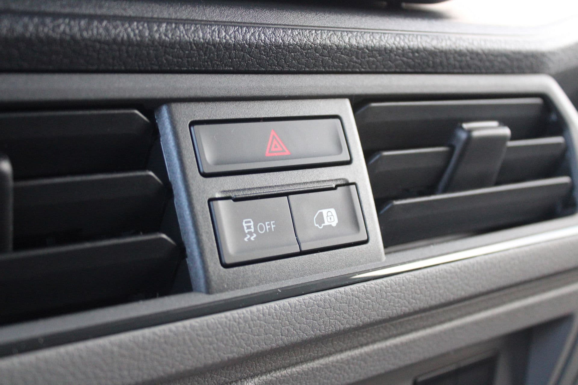 Volkswagen Crafter 35 2.0 TDI L3H3 177pk - Facelift - Navigatie - LED - Geveerde stoel - Virtual cockpit - Camera - Trekhaak - Stoelverwarming - Rijklaar thumbnail 28