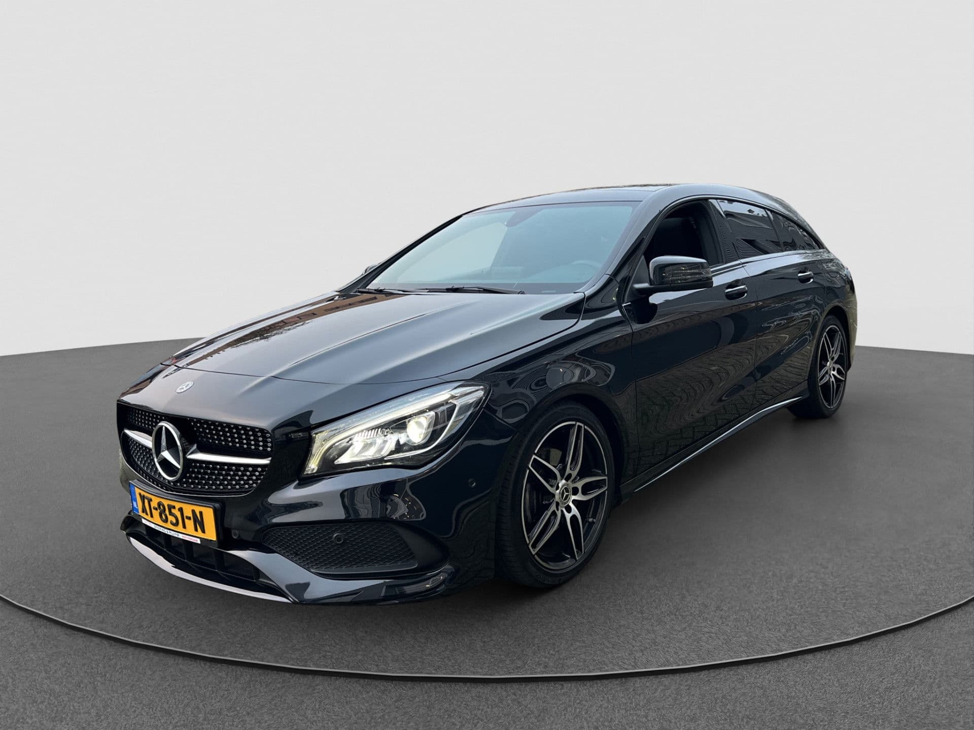 Mercedes-Benz CLA-Klasse Shooting Brake 180 AMG Night Pack | NL AUTO | Pano | Stoelverw. | Half Leder thumbnail 7