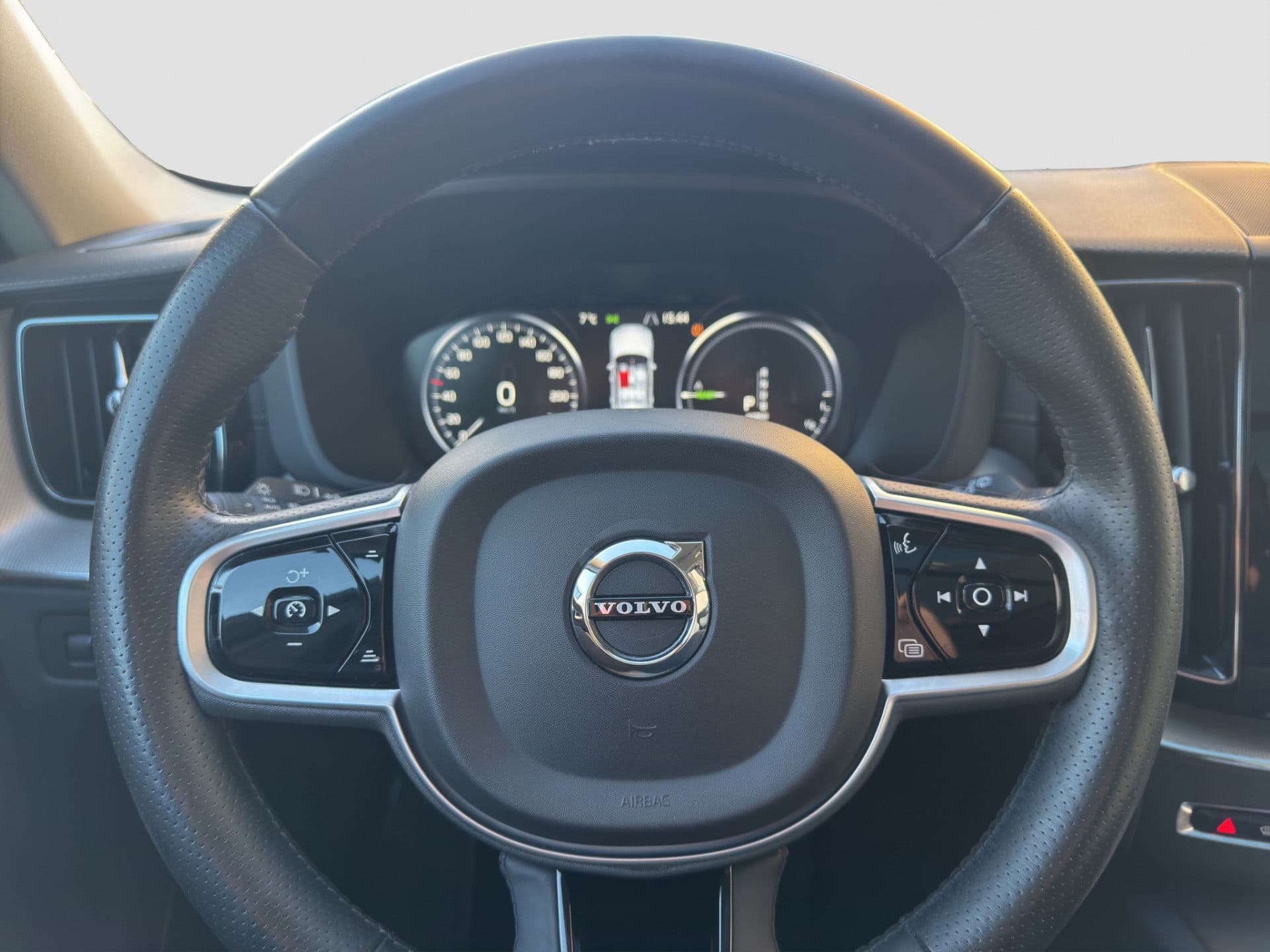 Volvo XC60 2.0 T8 Twin Engine AWD Inscription | Pano | HUD | Memory | Dodeh | thumbnail 16