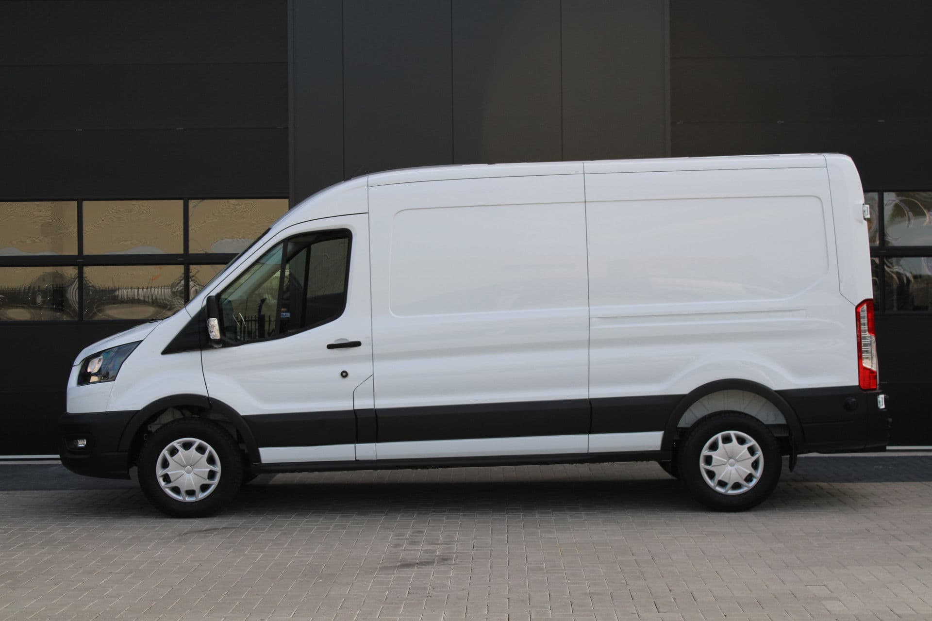 Ford Transit 350 2.0 TDCI L3H2 Trend MHEV 170pk Trend - Navigatie - Blind Spot - Adaptive cruise - Camera - 270gr deuren - Trekhaak - Rijklaar thumbnail 31