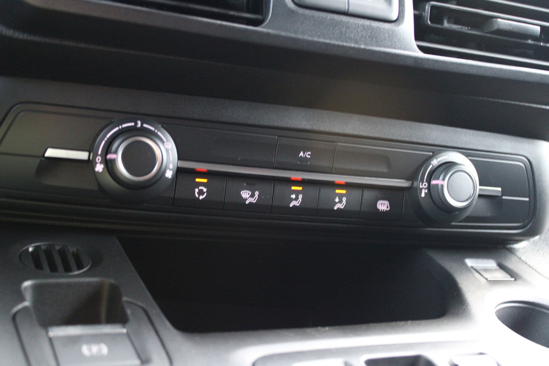 Peugeot E-Partner 136 L1 50 kWh 136pk - Airco - Cruise - PDC - Camera - Stoelverwarming - Rijklaar thumbnail 19