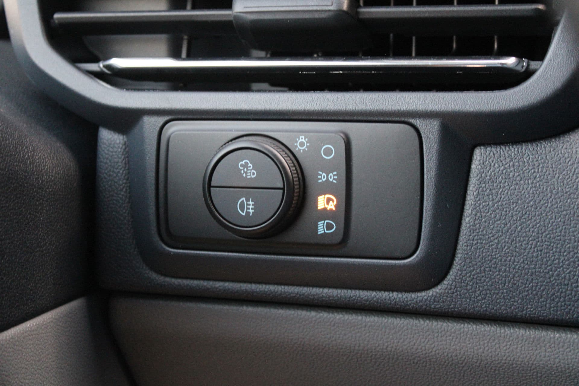 Ford E-Transit Custom 340 L2H1 Limited 65 kWh 218pk - LED - 360 Camera - B&O - ACC - Navi - Stoel/Stuurverwarming - Rijklaar thumbnail 18