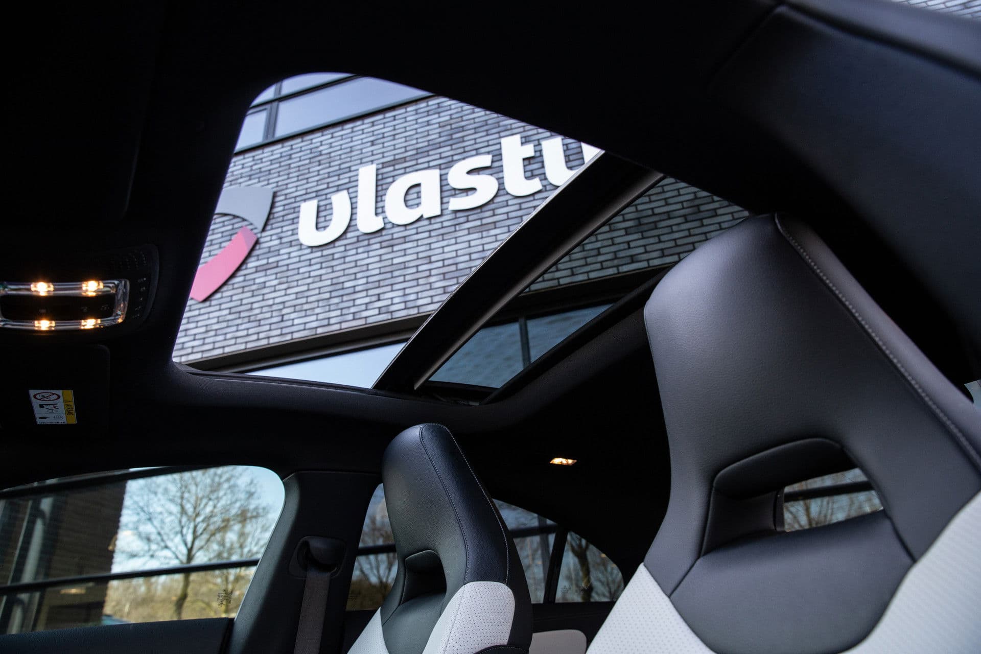 Mercedes-Benz CLA-Klasse 200 Premium Plus AMG , Panoramadak, Burmester, Head-up display, Vol! thumbnail 3