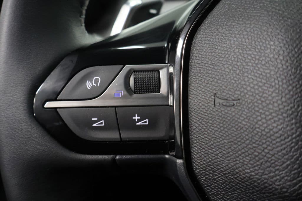 Peugeot 2008 1.2 Hybride 145 Allure | 360 Camera | Luxe thumbnail 17