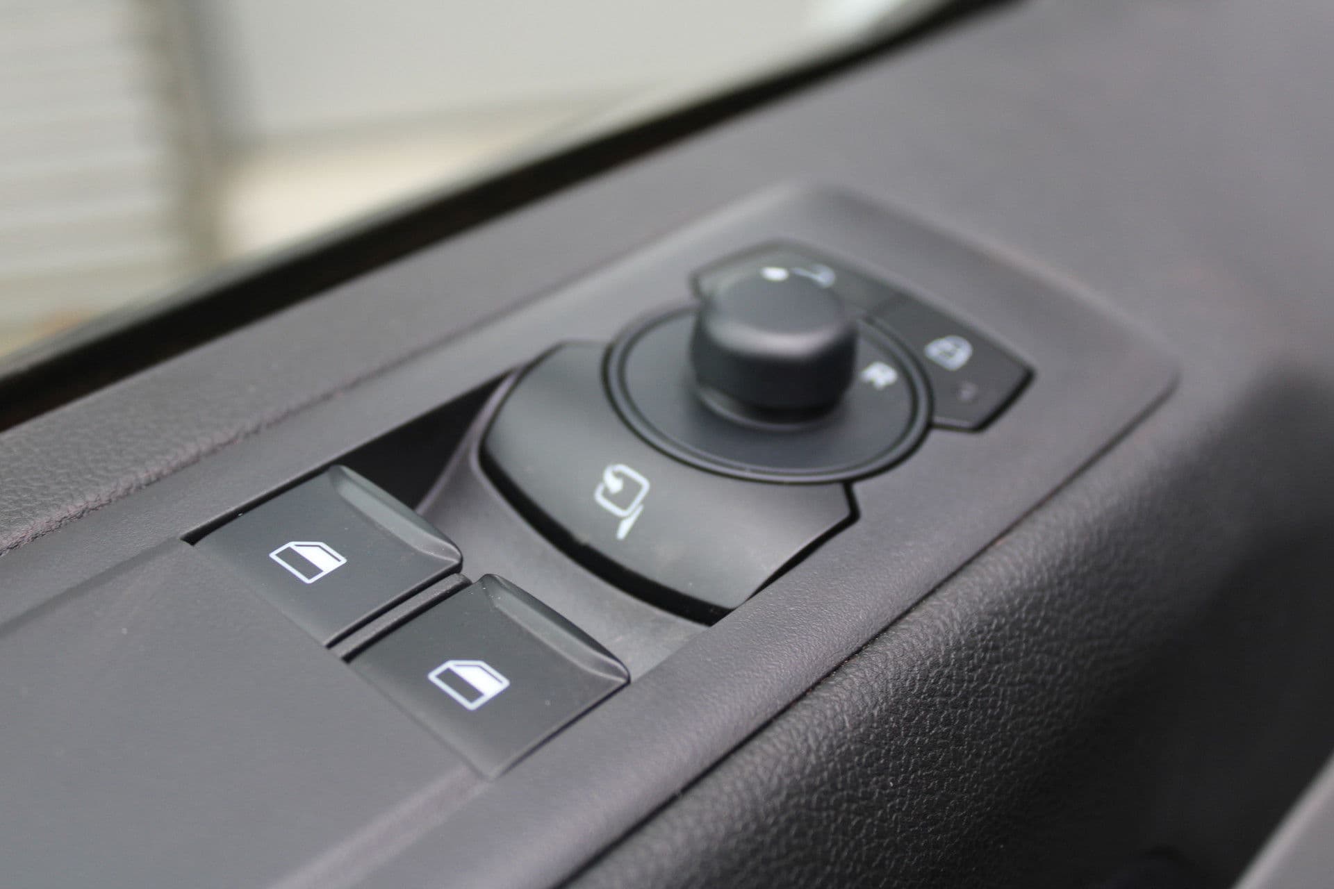 Ford Transit Custom 320 2.0 TDCI L2H1 Trend DC 136pk - Raptor Grill - Styling Pack - LM velgen - Betimmering - Camera - Trekhaak - LED koplampen - Rijklaar thumbnail 18