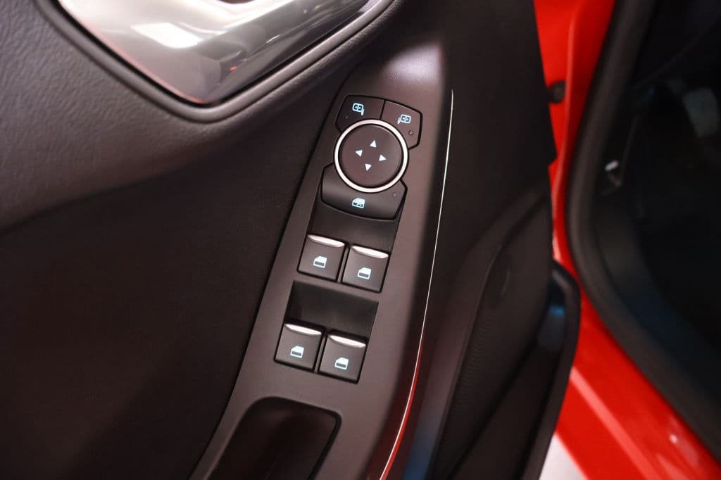 Ford Fiesta 1.0 EcoBoost Hybrid Titanium thumbnail 13