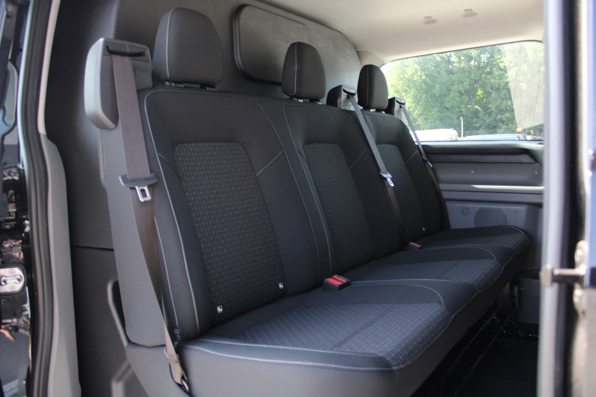 Ford Transit Custom 320 2.0 TDCI L2H1 Trend DC 136pk - Carplay - Android - Camera - Trekhaak - LED koplampen - Stoelverwarming - Draadloos laden - Rijklaar thumbnail 35