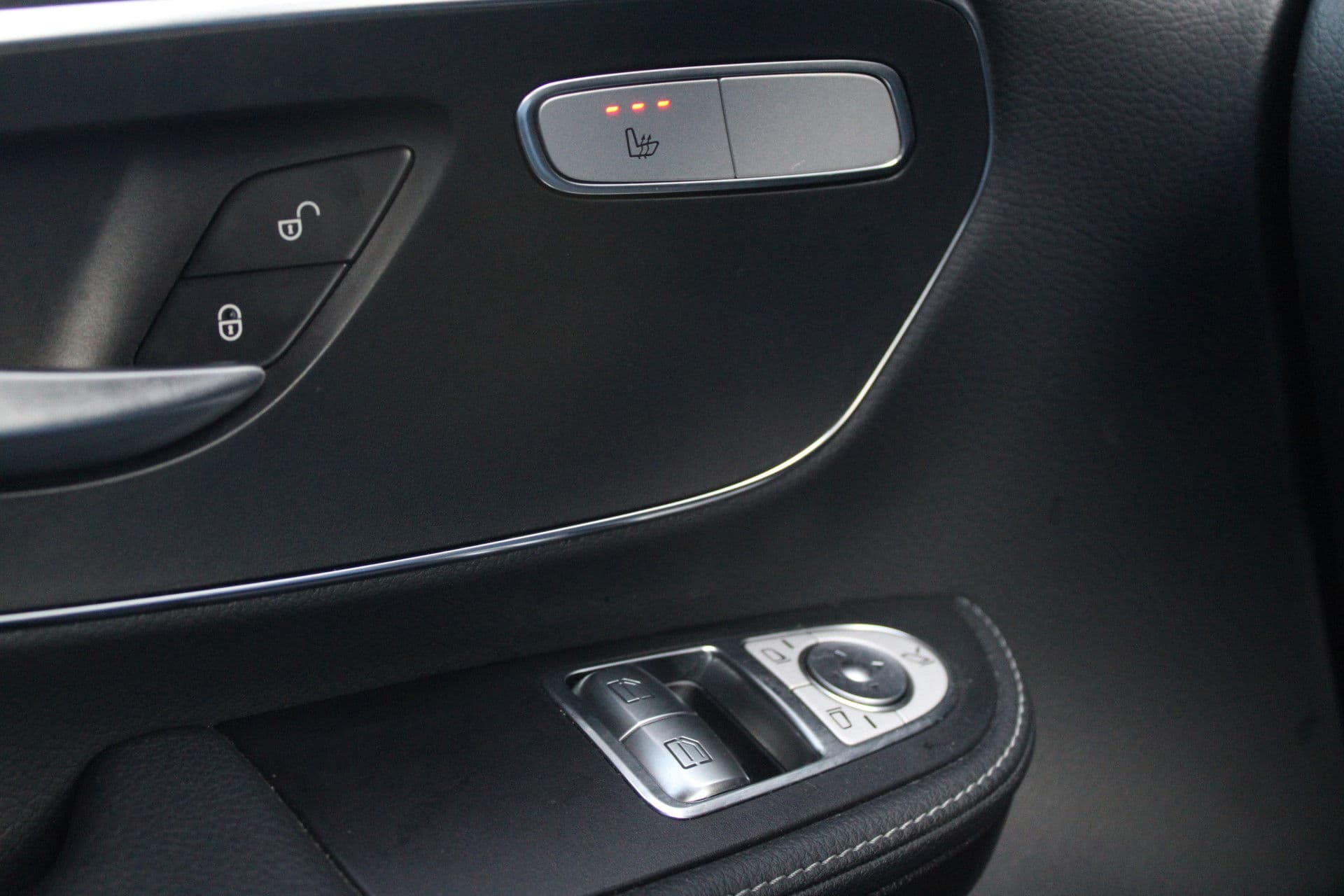 Mercedes-Benz V-Klasse 300d - Avantgarde - DC - 4-matic - 360 Cam - Multibeam - Elektrische schuifdeuren - Digitale spiegel - Volle auto - Rijklaar thumbnail 24