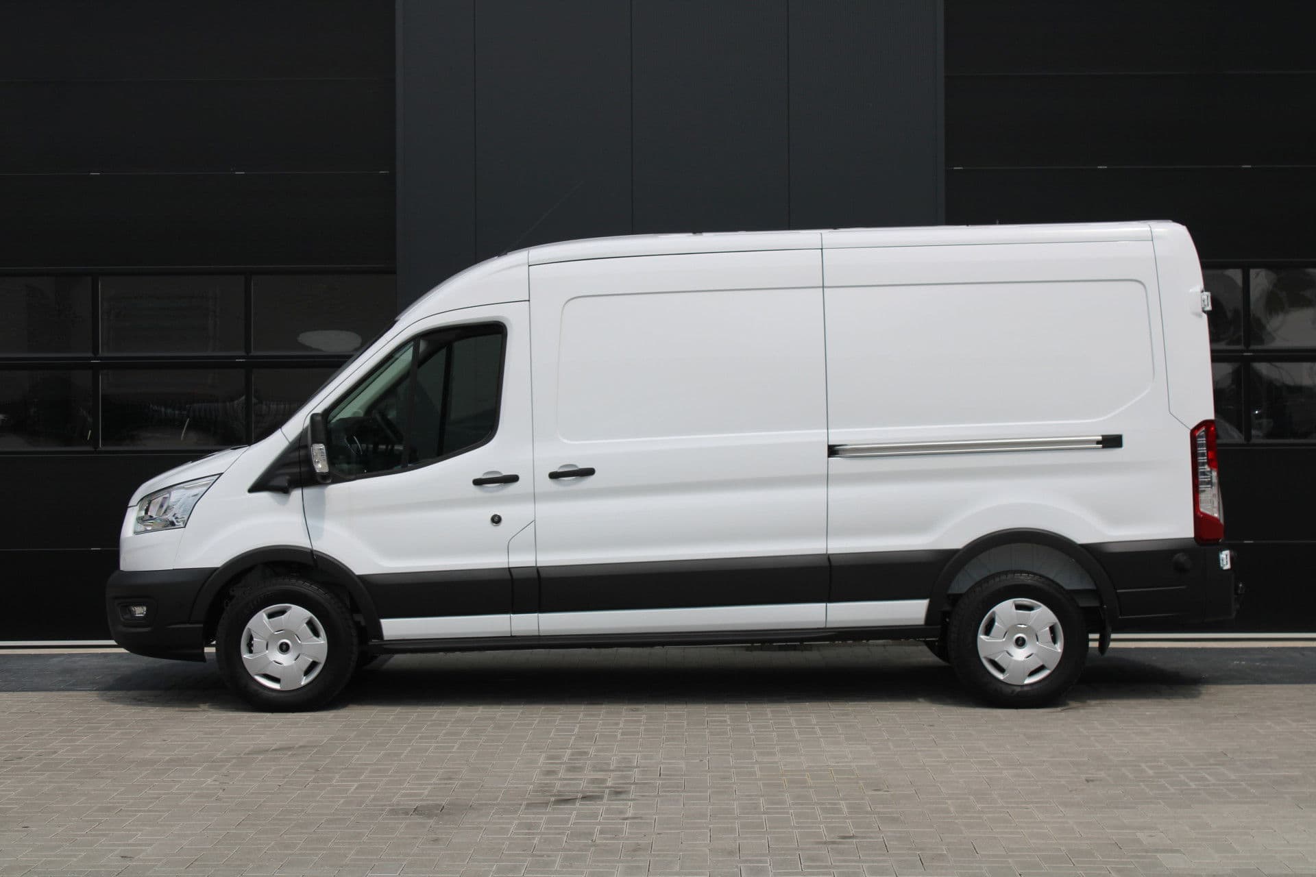 Ford Transit 350 2.0 TDCI L3H2 Trend 165pk - Facelift - 2x Schuifdeur - 360 Camera - Trekhaak - ACC - Stoel & Stoelverwarming - Blind Spot - Navi - 270gr deuren - Rijklaar thumbnail 10